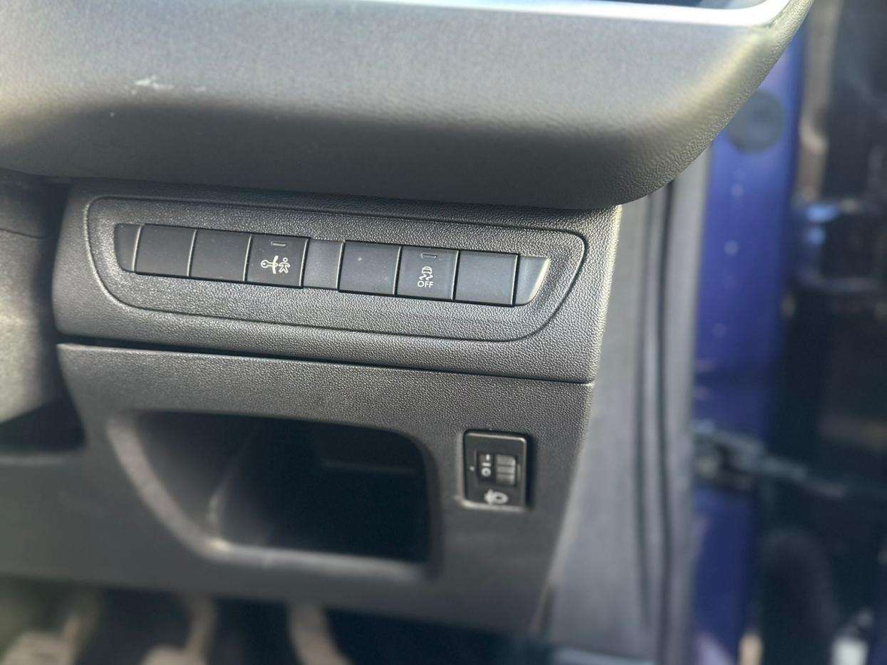 2013 PEUGEOT 208 2013 PEUGEOT 208