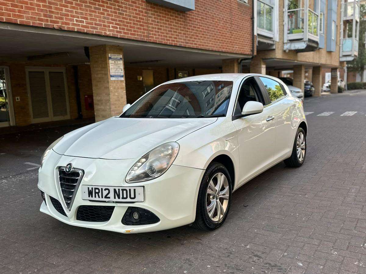 A 2012 ALFA ROMEO GIULIETTA 1.4 TB MultiAir Lusso Hatchback 5dr Petrol TCT Euro 5 (s/s) (170 bhp) A 2012 ALFA ROMEO GIULIETTA 1.4 TB MultiAir Lusso Hatchback 5dr Petrol TCT Euro 5 (s/s) (170 bhp)