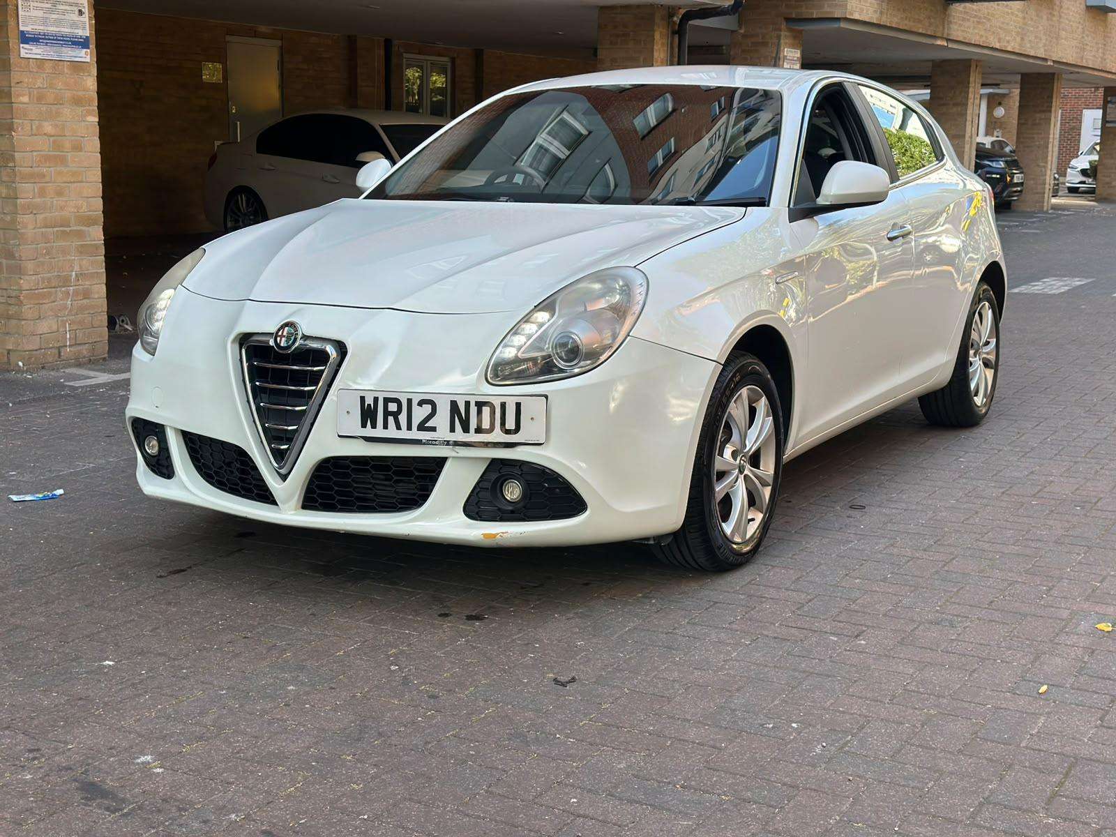 A 2012 ALFA ROMEO GIULIETTA 1.4 TB MultiAir Lusso Hatchback 5dr Petrol TCT Euro 5 (s/s) (170 bhp) A 2012 ALFA ROMEO GIULIETTA 1.4 TB MultiAir Lusso Hatchback 5dr Petrol TCT Euro 5 (s/s) (170 bhp)