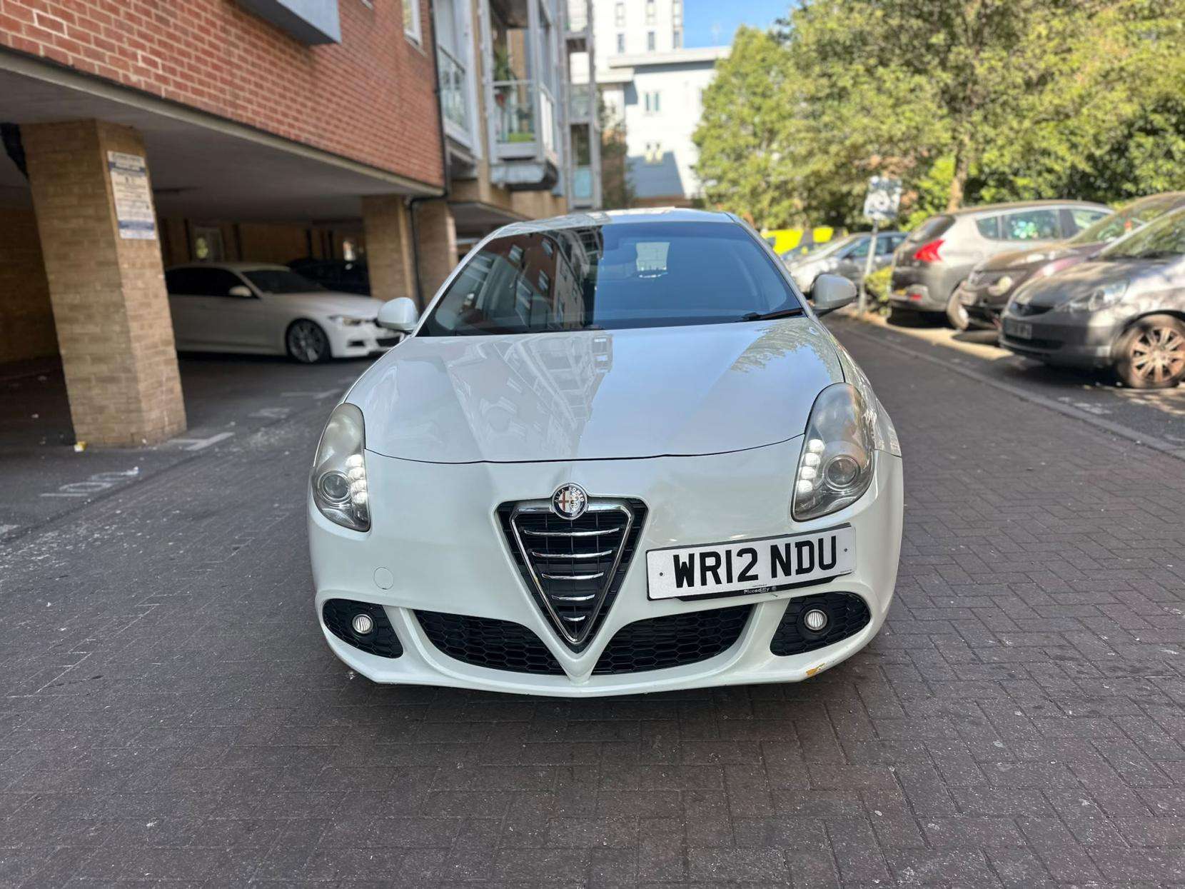 A 2012 ALFA ROMEO GIULIETTA 1.4 TB MultiAir Lusso Hatchback 5dr Petrol TCT Euro 5 (s/s) (170 bhp) A 2012 ALFA ROMEO GIULIETTA 1.4 TB MultiAir Lusso Hatchback 5dr Petrol TCT Euro 5 (s/s) (170 bhp)