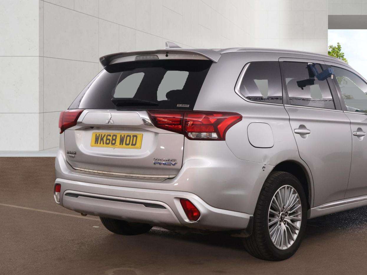 A 2018 MITSUBISHI OUTLANDER 2.4h TwinMotor 13.8kWh 4h SUV 5dr Petrol Plug-in Hybrid CVT 4WD Euro 6 (s/s) (209 ps) A 2018 MITSUBISHI OUTLANDER 2.4h TwinMotor 13.8kWh 4h SUV 5dr Petrol Plug-in Hybrid CVT 4WD Euro 6 (s/s) (209 ps)