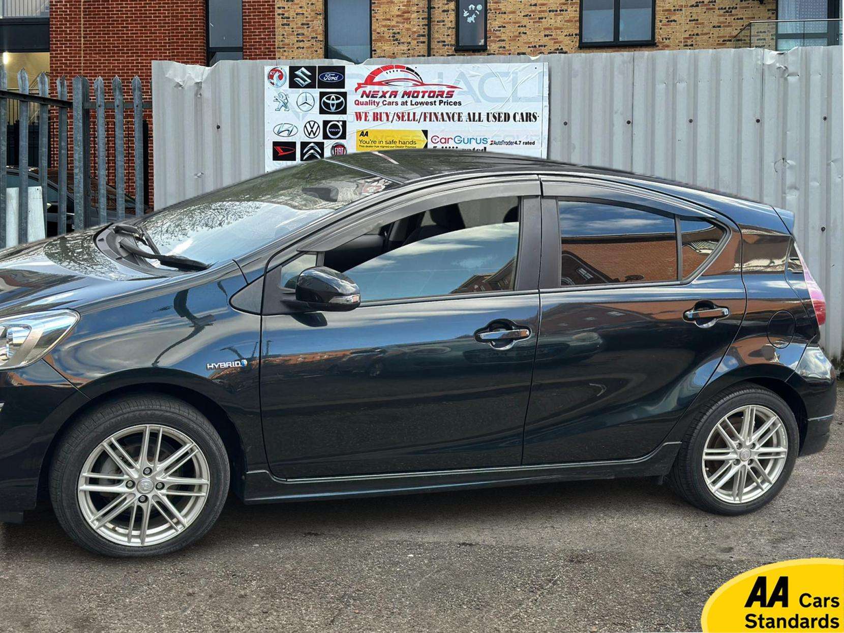 A 2015 TOYOTA YARIS A 2015 TOYOTA YARIS