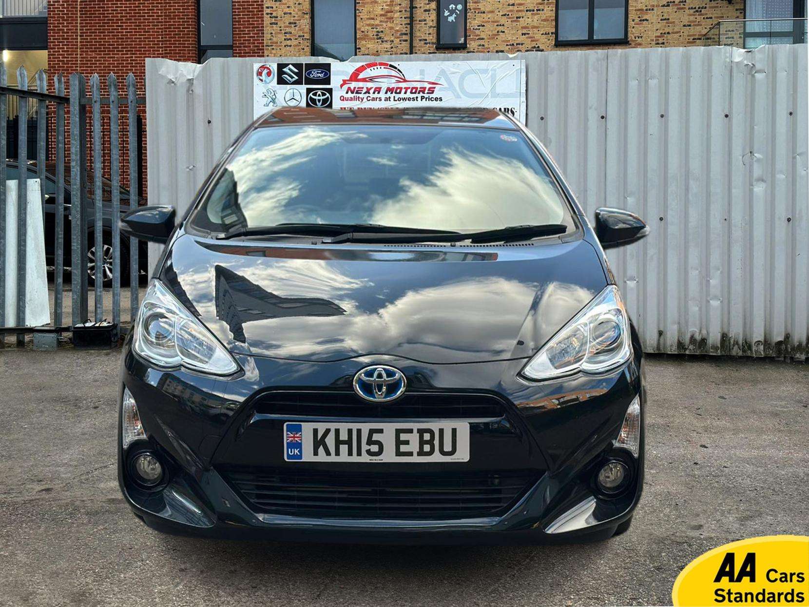 A 2015 TOYOTA YARIS A 2015 TOYOTA YARIS