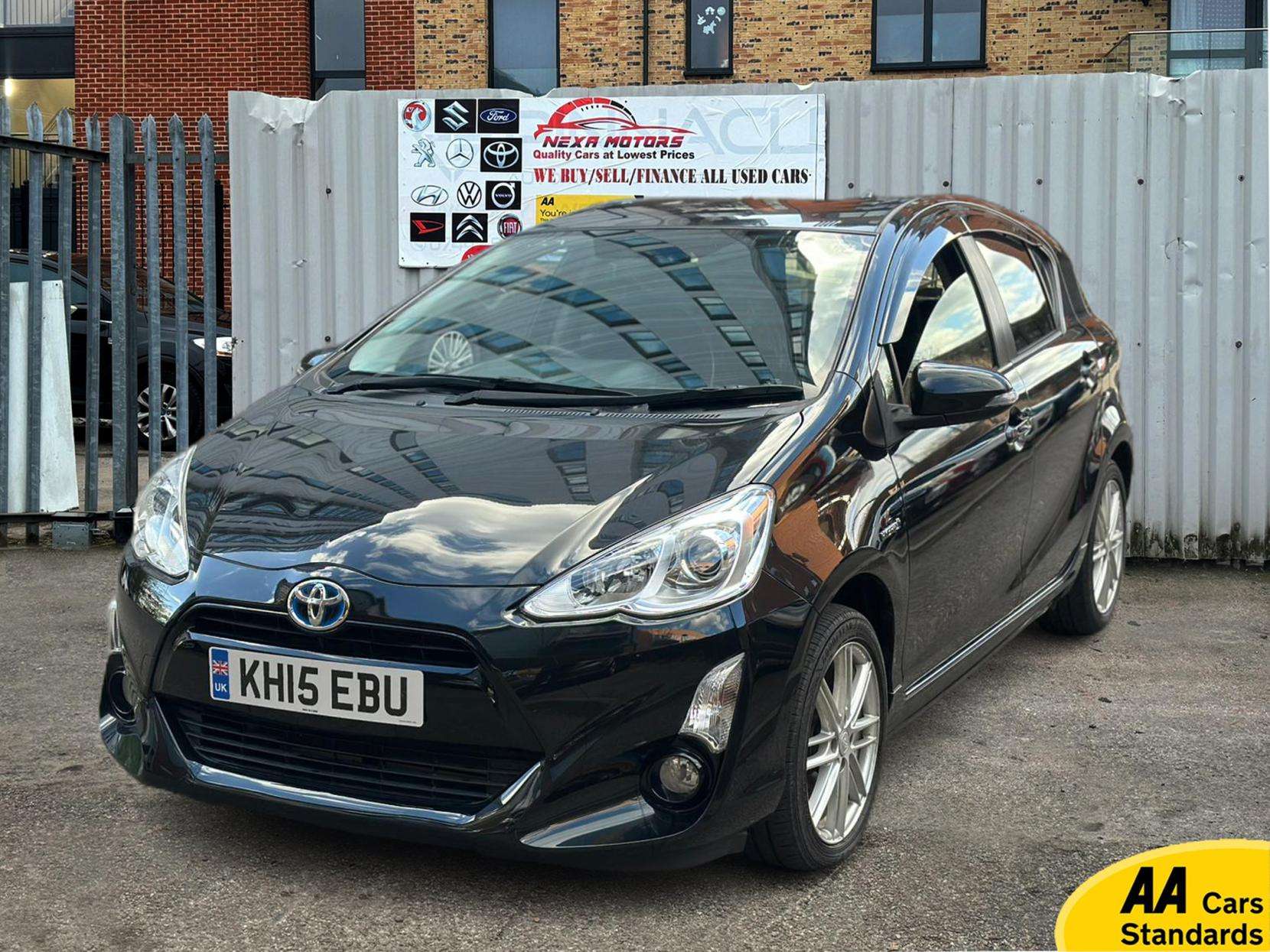 A 2015 TOYOTA YARIS A 2015 TOYOTA YARIS