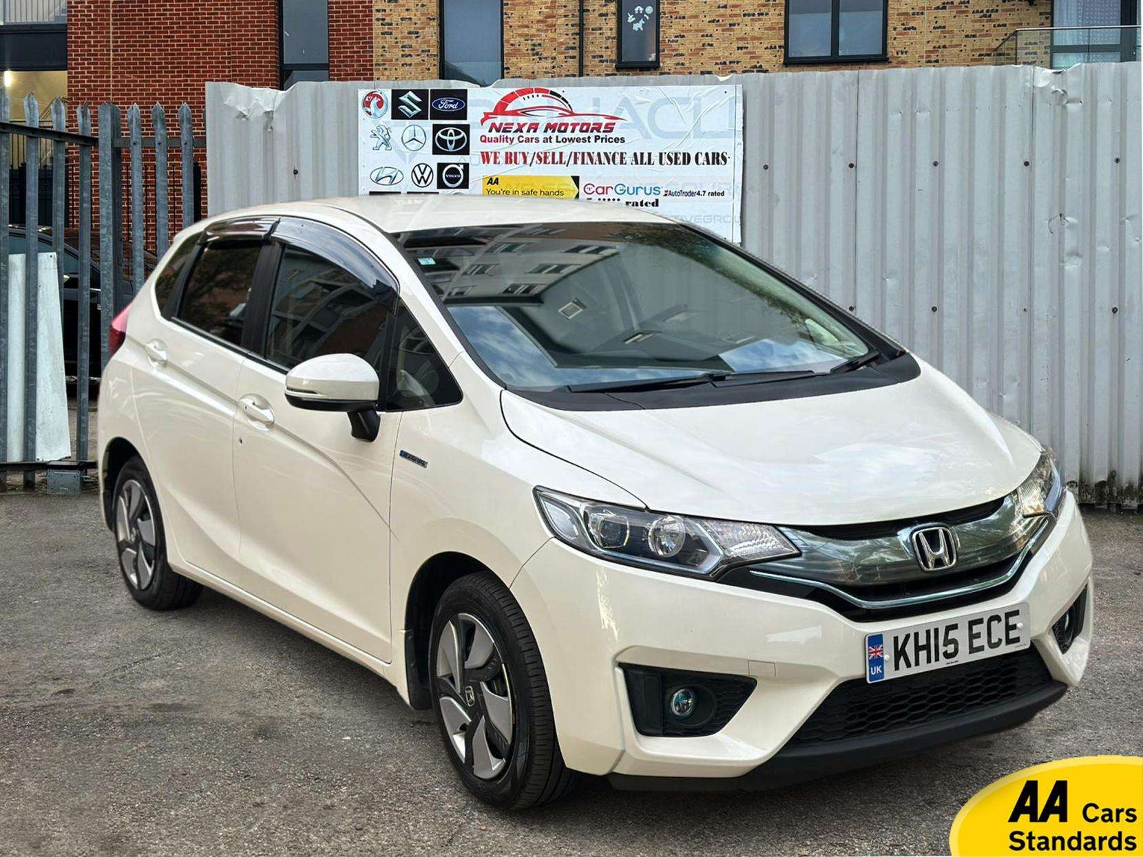 A 2015 HONDA JAZZ 1.5 hybrid i-VTEC SE Hatchback 5dr Petrol CVT Euro 6 (s/s) (102 ps) A 2015 HONDA JAZZ 1.5 hybrid i-VTEC SE Hatchback 5dr Petrol CVT Euro 6 (s/s) (102 ps)