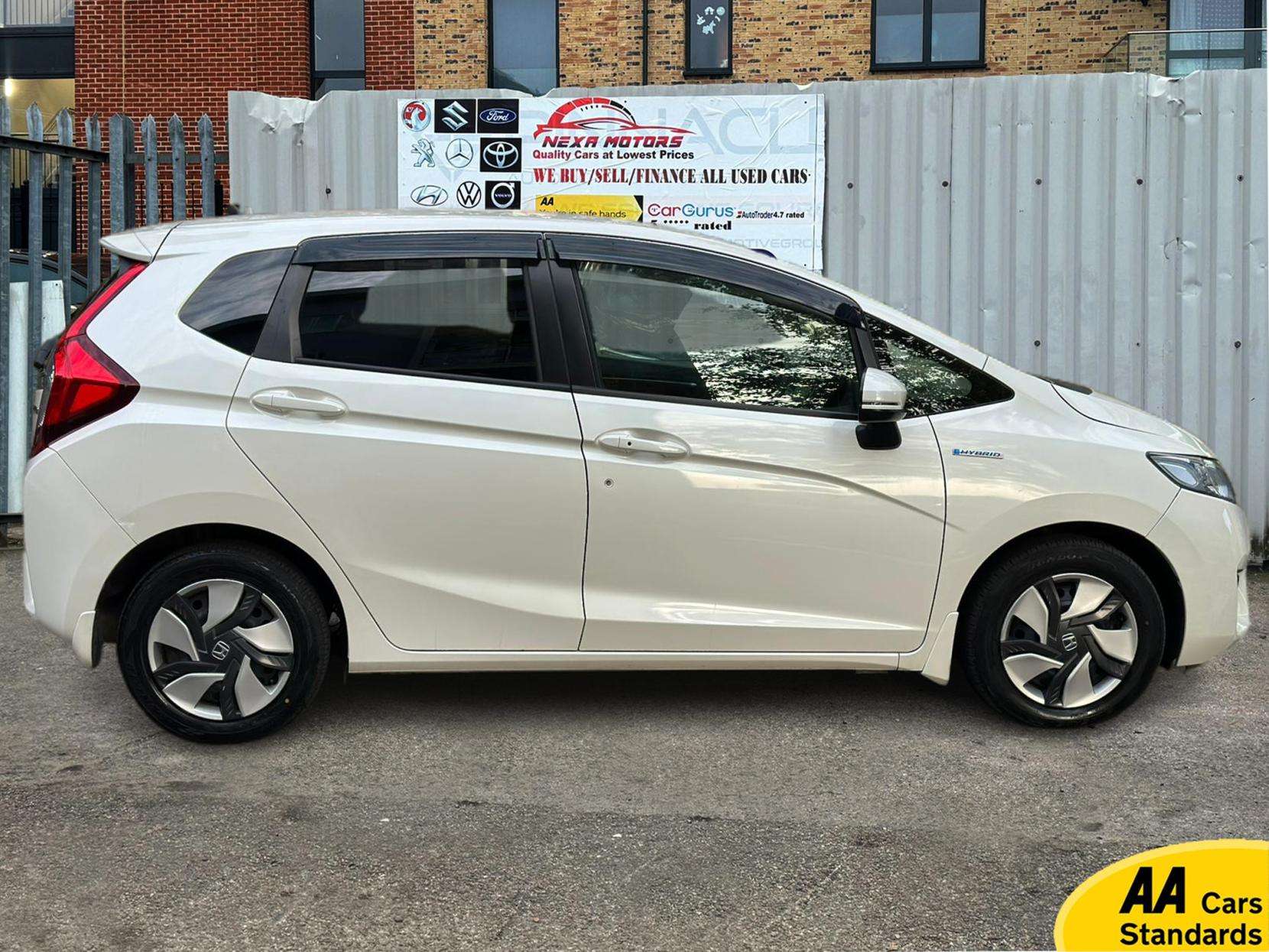A 2015 HONDA JAZZ 1.5 hybrid i-VTEC SE Hatchback 5dr Petrol CVT Euro 6 (s/s) (102 ps) A 2015 HONDA JAZZ 1.5 hybrid i-VTEC SE Hatchback 5dr Petrol CVT Euro 6 (s/s) (102 ps)