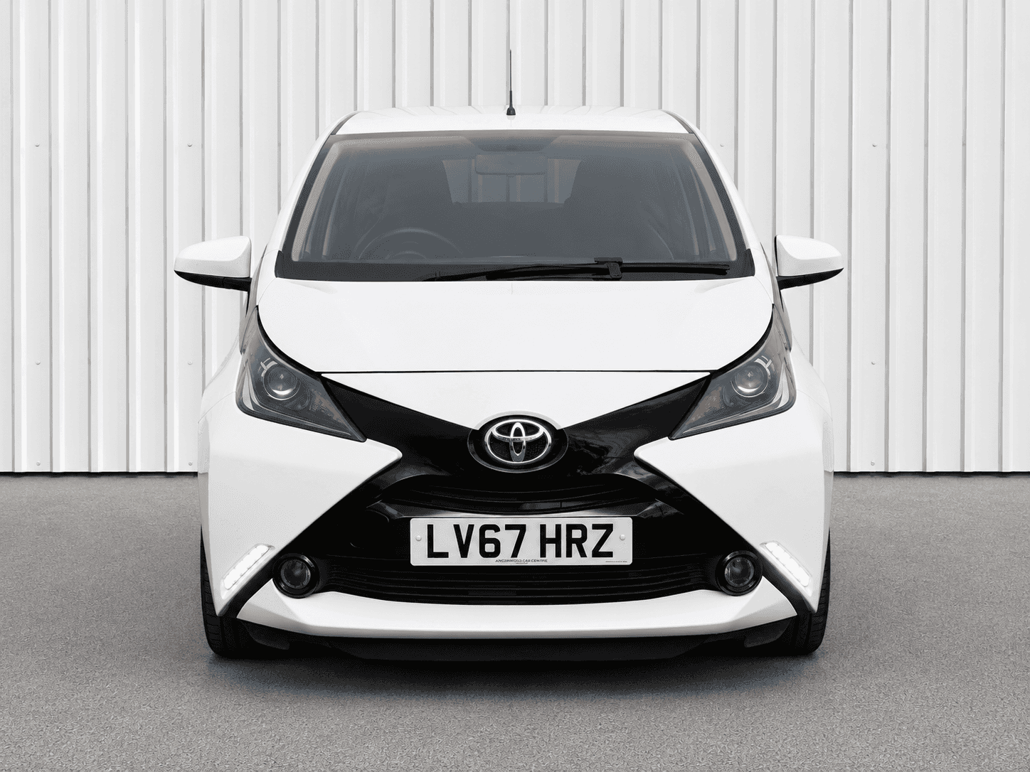 A 2017 TOYOTA AYGO 1.0 VVT-i x-play Hatchback 5dr Petrol x-shift Euro 6 (68 ps) A 2017 TOYOTA AYGO 1.0 VVT-i x-play Hatchback 5dr Petrol x-shift Euro 6 (68 ps)