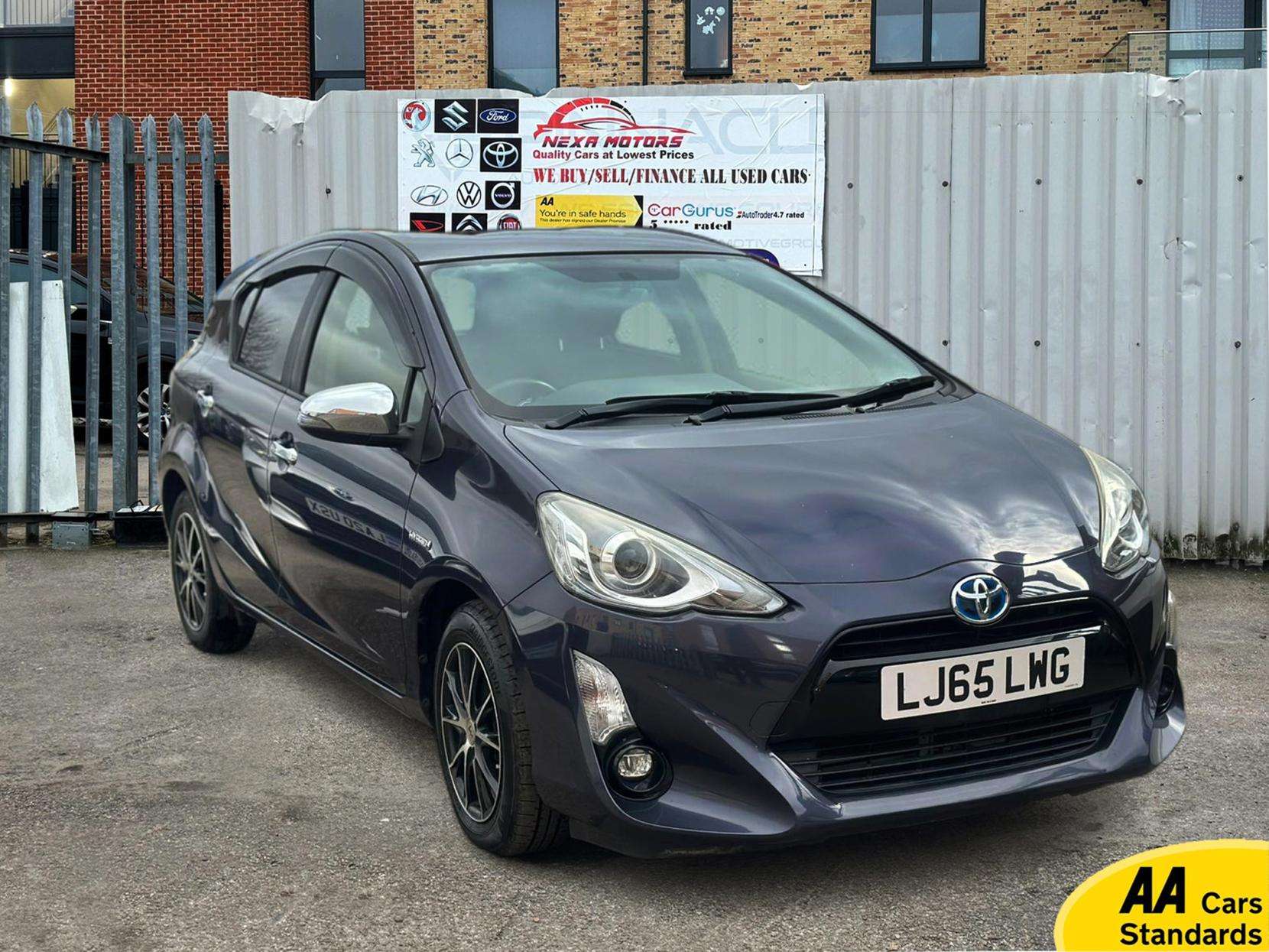 A 2015 TOYOTA YARIS 1.5 VVT-h Design Hatchback 5dr Petrol Hybrid E-CVT Euro 6 (101 ps) A 2015 TOYOTA YARIS 1.5 VVT-h Design Hatchback 5dr Petrol Hybrid E-CVT Euro 6 (101 ps)