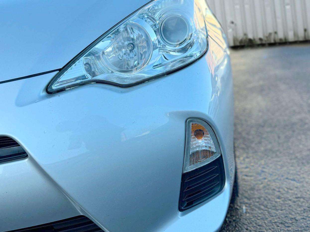 A 2014 TOYOTA YARIS 1.5 VVT-h Icon Hatchback 5dr Petrol Hybrid E-CVT Euro 6 (101 ps) A 2014 TOYOTA YARIS 1.5 VVT-h Icon Hatchback 5dr Petrol Hybrid E-CVT Euro 6 (101 ps)