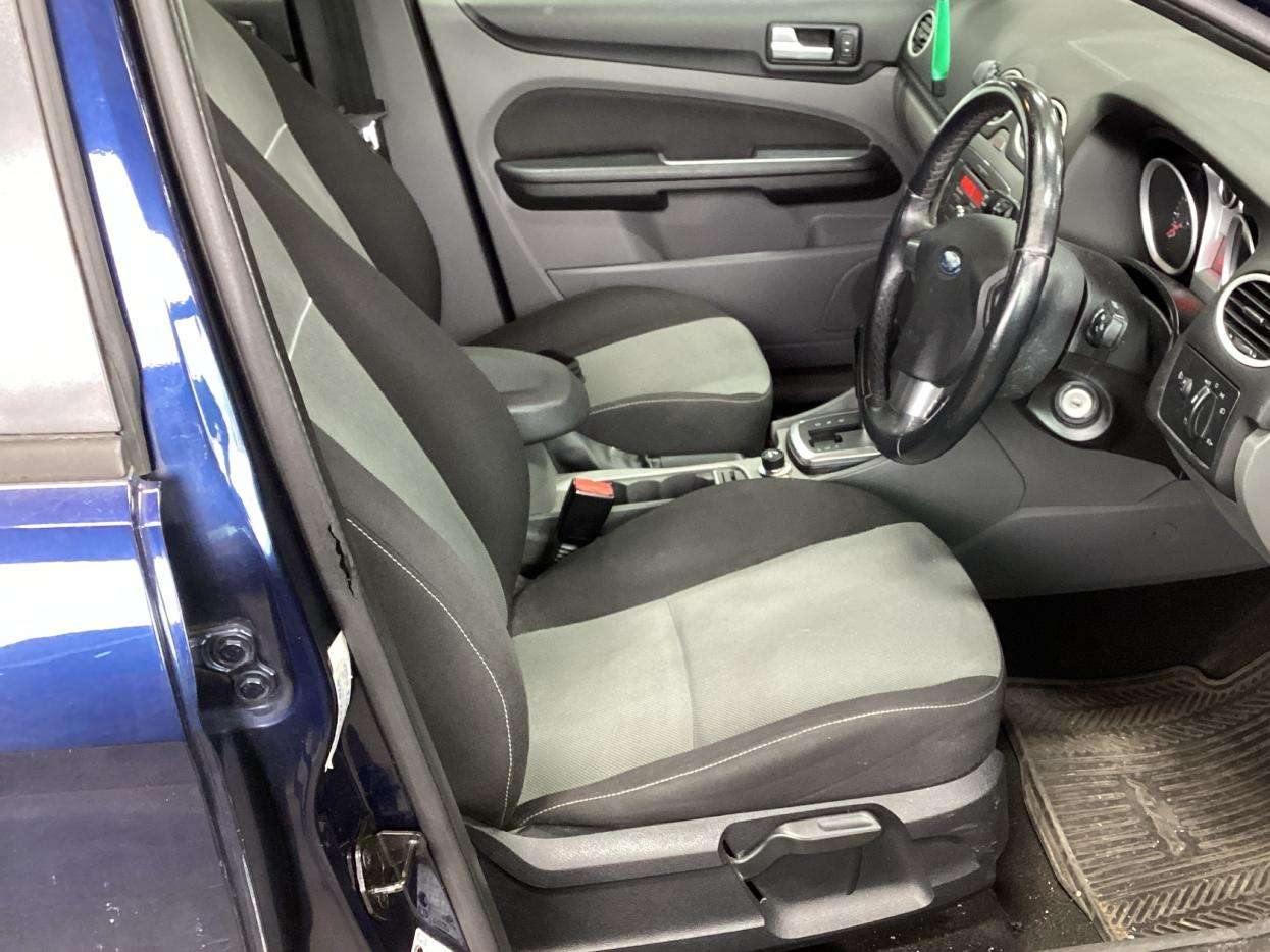 A 2010 FORD FOCUS 1.6 Zetec Hatchback 5dr Petrol Automatic (184 g/km, 99 bhp) A 2010 FORD FOCUS 1.6 Zetec Hatchback 5dr Petrol Automatic (184 g/km, 99 bhp)