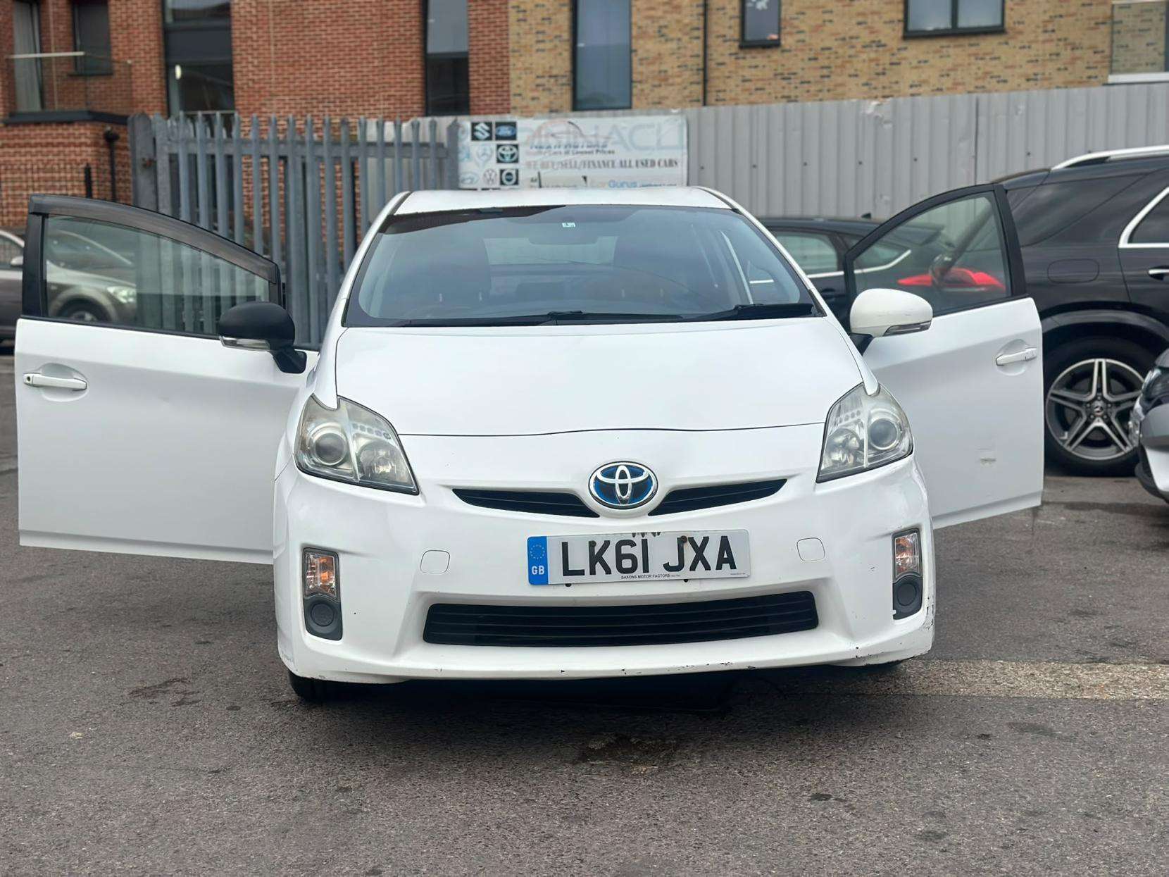 A 2012 TOYOTA PRIUS 1.8 VVT-h T3 Hatchback 5dr Petrol Hybrid CVT Euro 5 (s/s) (136 ps) A 2012 TOYOTA PRIUS 1.8 VVT-h T3 Hatchback 5dr Petrol Hybrid CVT Euro 5 (s/s) (136 ps)