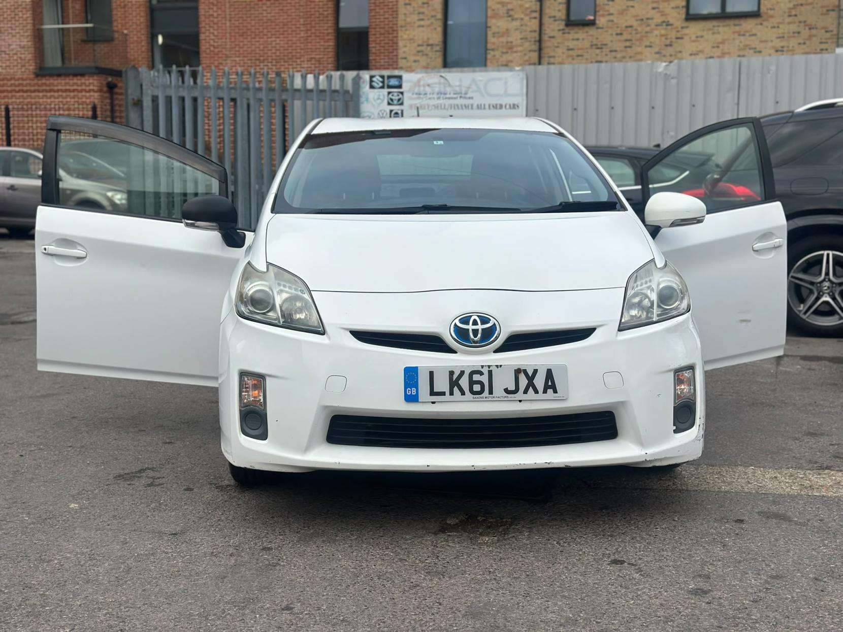 A 2012 TOYOTA PRIUS 1.8 VVT-h T3 Hatchback 5dr Petrol Hybrid CVT Euro 5 (s/s) (136 ps) A 2012 TOYOTA PRIUS 1.8 VVT-h T3 Hatchback 5dr Petrol Hybrid CVT Euro 5 (s/s) (136 ps)