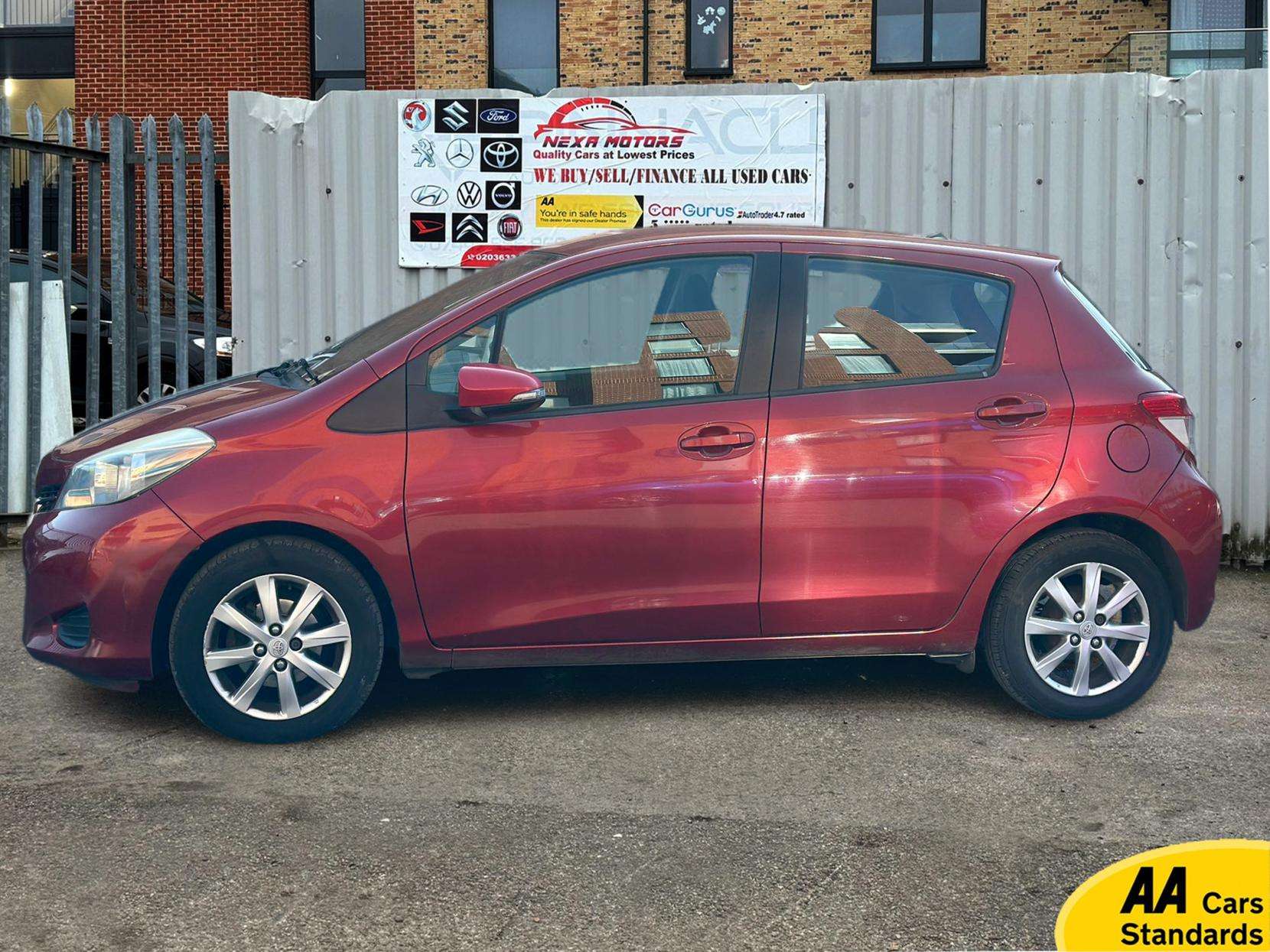 A 2012 TOYOTA YARIS 1.33 Dual VVT-i TR Hatchback 5dr Petrol Manual Euro 5 (101 ps) A 2012 TOYOTA YARIS 1.33 Dual VVT-i TR Hatchback 5dr Petrol Manual Euro 5 (101 ps)