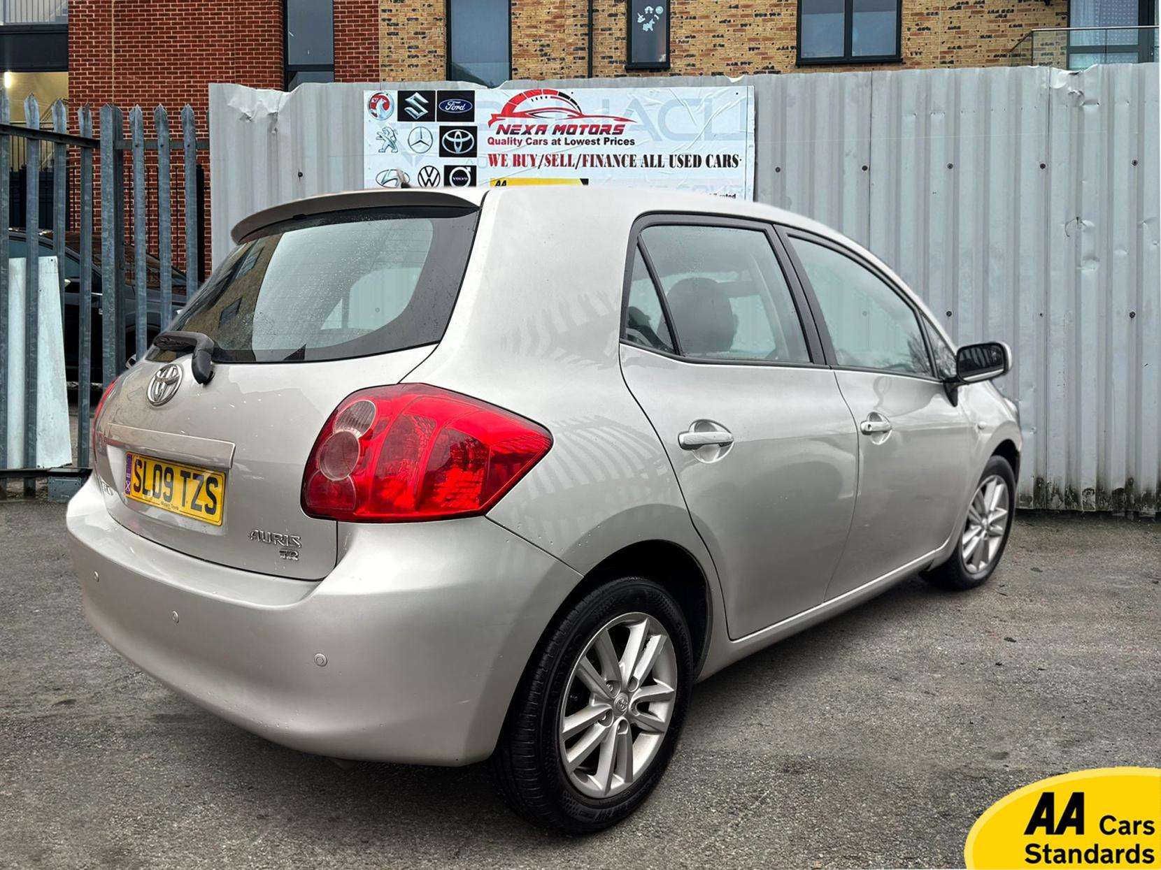 A 2009 TOYOTA AURIS 1.6 TR Hatchback 5dr Petrol Multimode (146 g/km, 124 bhp) A 2009 TOYOTA AURIS 1.6 TR Hatchback 5dr Petrol Multimode (146 g/km, 124 bhp)