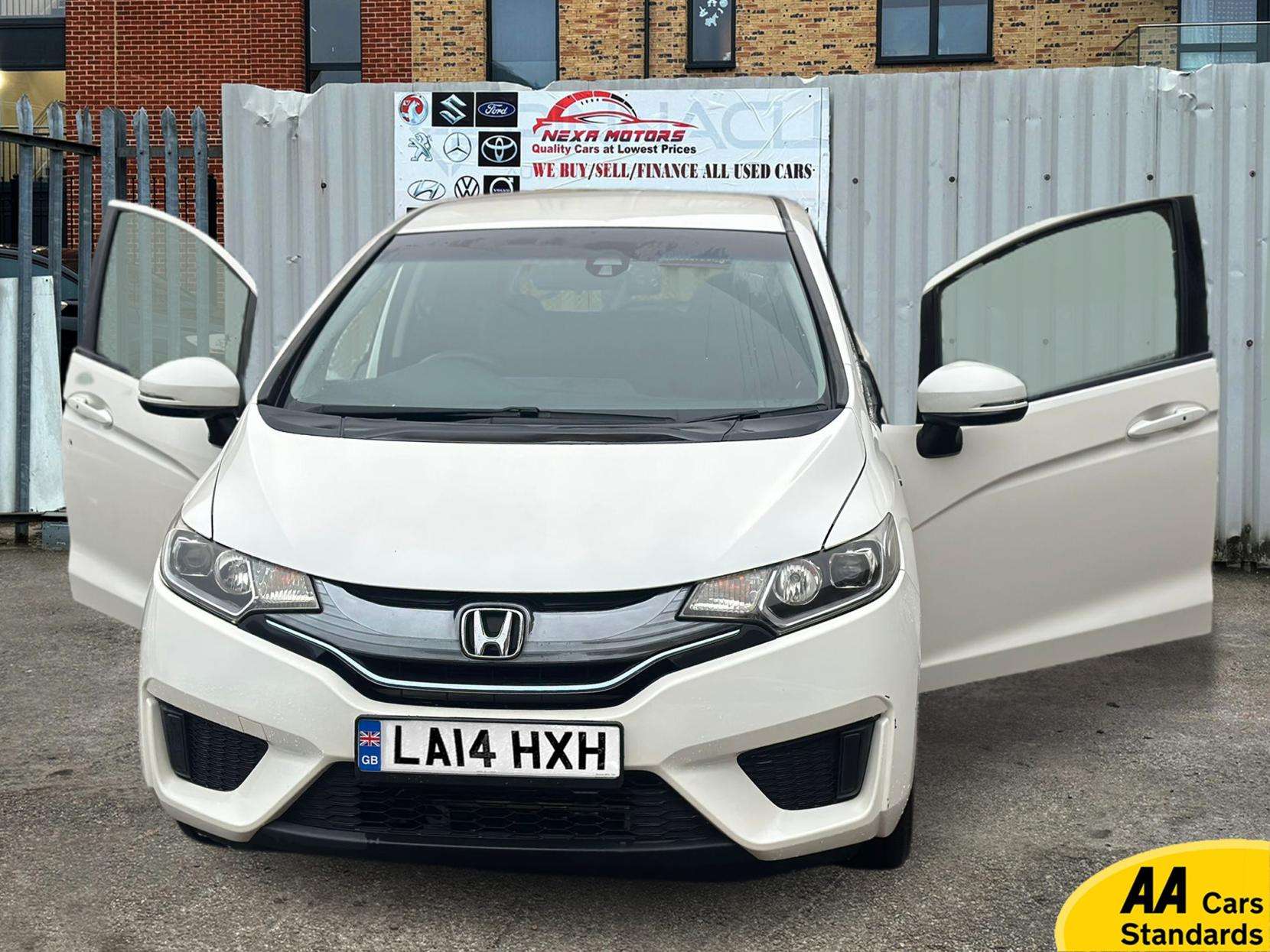 A 2014 HONDA JAZZ 1.5 i-VTEC ES Plus Hatchback 5dr Petrol CVT Euro 5 (99 ps) A 2014 HONDA JAZZ 1.5 i-VTEC ES Plus Hatchback 5dr Petrol CVT Euro 5 (99 ps)