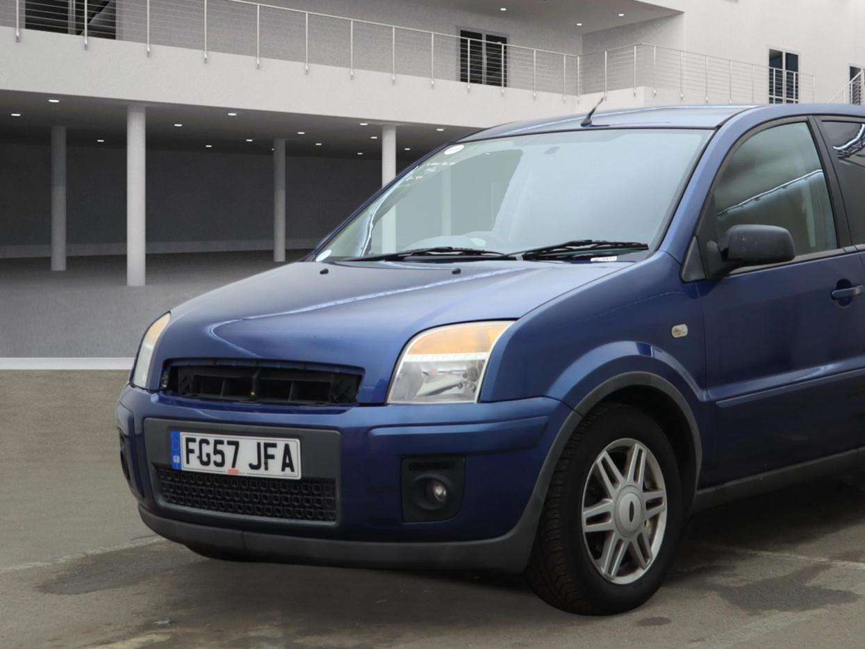 A 2007 FORD FUSION 1.6 Zetec Climate Hatchback 5dr Petrol Automatic (181 g/km, 99 bhp) A 2007 FORD FUSION 1.6 Zetec Climate Hatchback 5dr Petrol Automatic (181 g/km, 99 bhp)