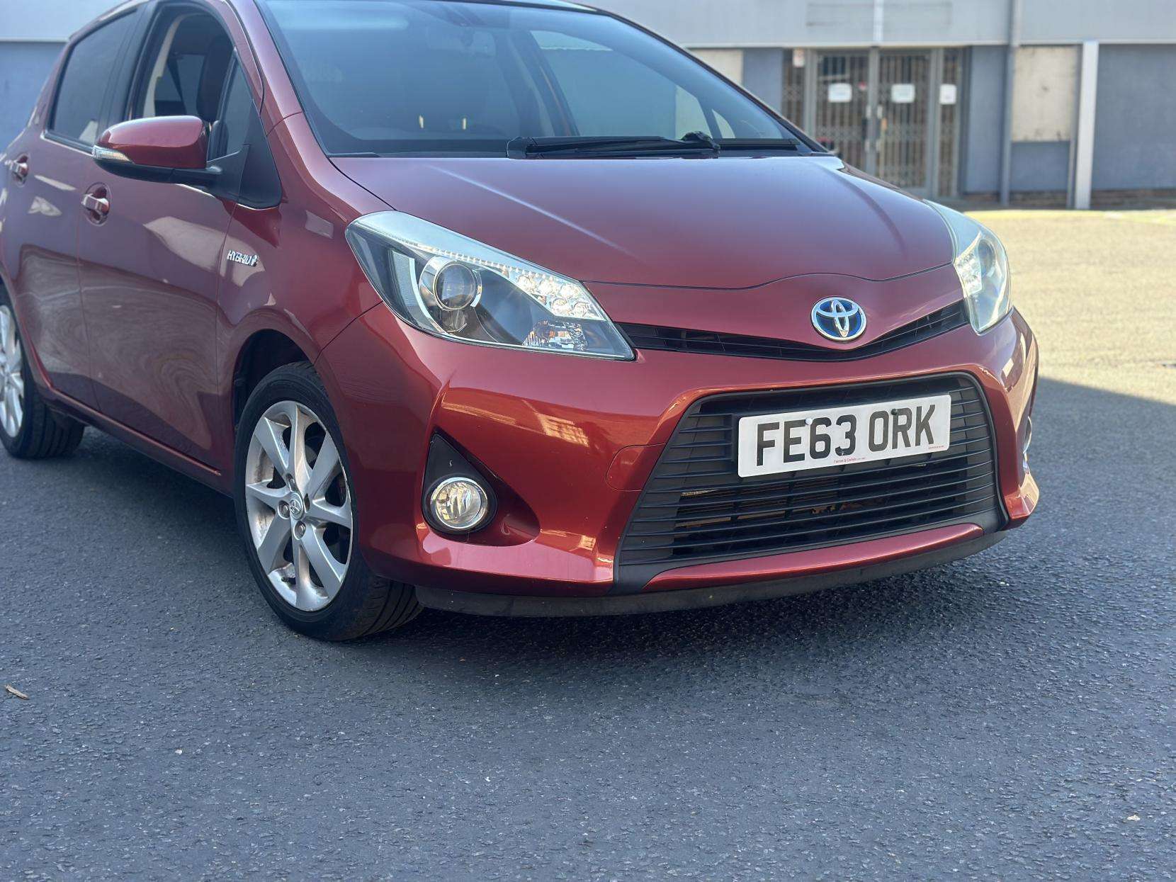 A 2013 TOYOTA YARIS 1.5 VVT-h T Spirit Hatchback 5dr Petrol Hybrid CVT Euro 5 (101 ps) A 2013 TOYOTA YARIS 1.5 VVT-h T Spirit Hatchback 5dr Petrol Hybrid CVT Euro 5 (101 ps)