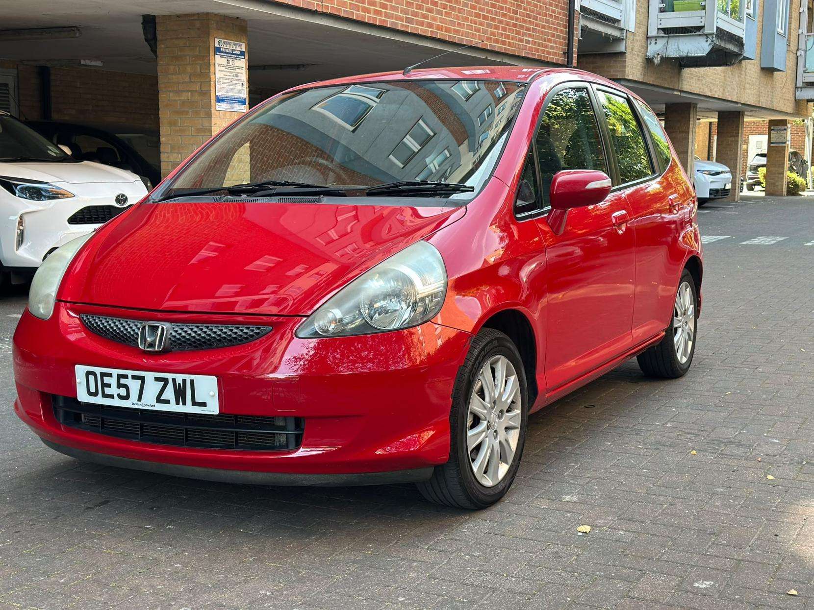 A 2008 HONDA JAZZ 1.4 i-DSI SE Hatchback 5dr Petrol CVT-7 (139 g/km, 82 bhp) A 2008 HONDA JAZZ 1.4 i-DSI SE Hatchback 5dr Petrol CVT-7 (139 g/km, 82 bhp)