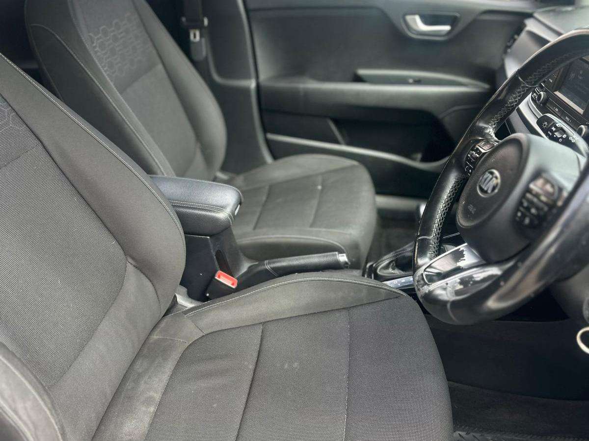 A 2017 MINI HATCH 1.5 Cooper Hatchback 5dr Petrol Auto Euro 6 (s/s) (136 ps) A 2017 MINI HATCH 1.5 Cooper Hatchback 5dr Petrol Auto Euro 6 (s/s) (136 ps)