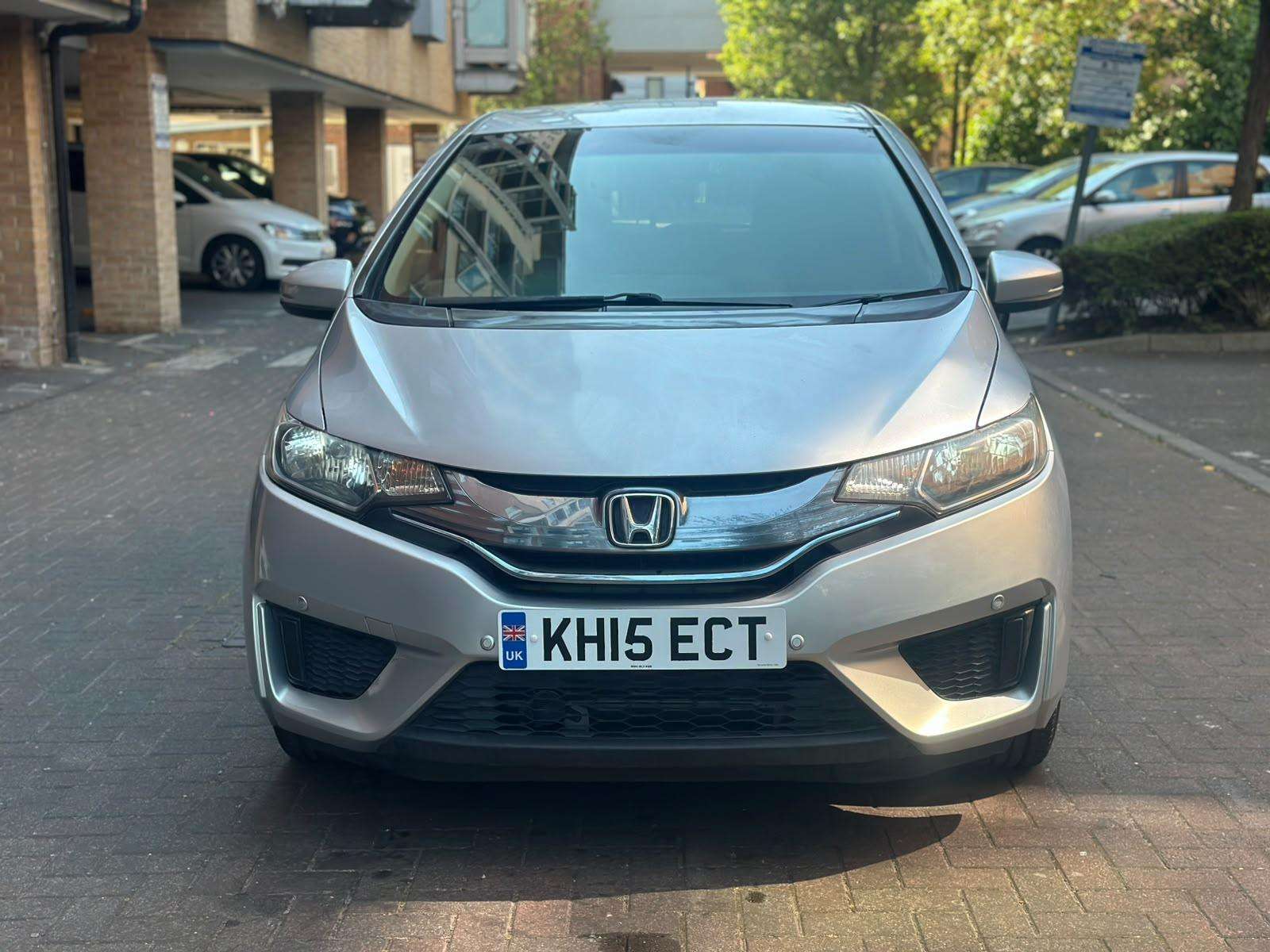 A 2015 HONDA FIT A 2015 HONDA FIT