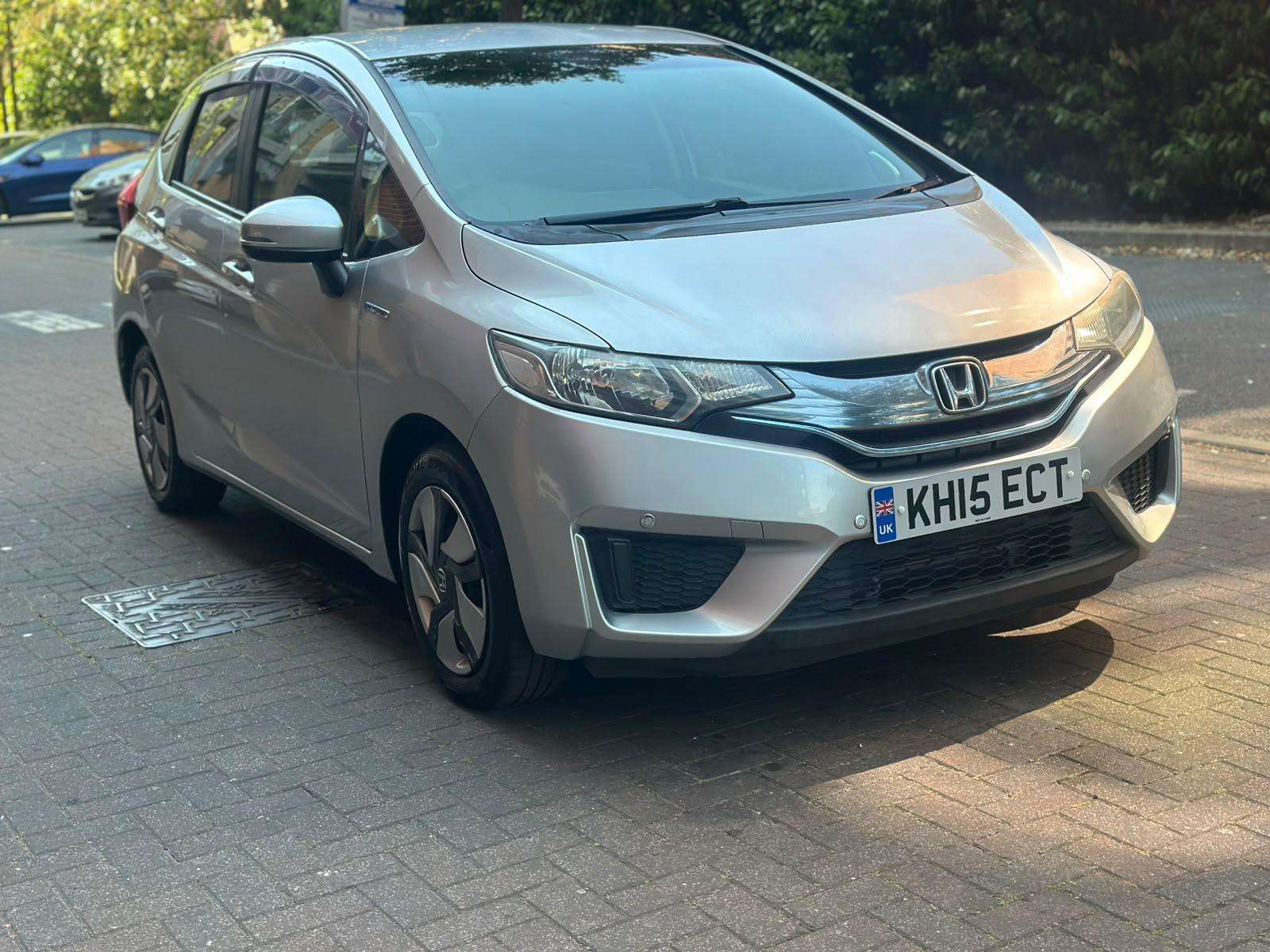 A 2015 HONDA FIT A 2015 HONDA FIT
