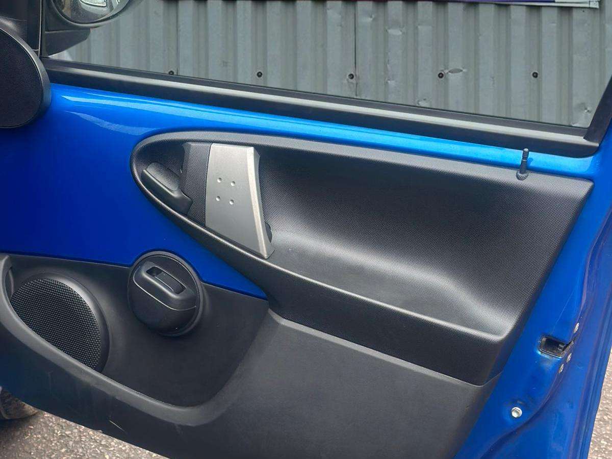 2012 PEUGEOT 107 2012 PEUGEOT 107