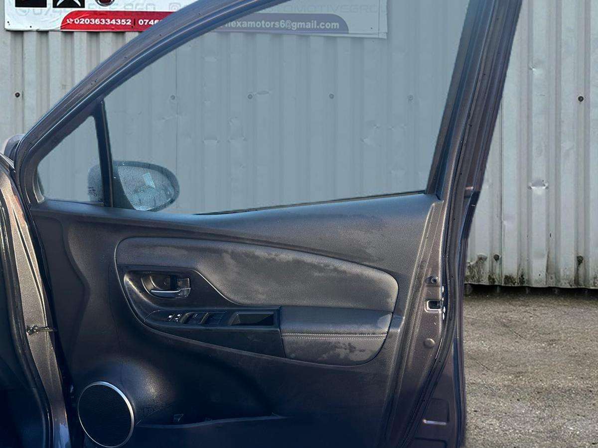 2015 TOYOTA YARIS 2015 TOYOTA YARIS