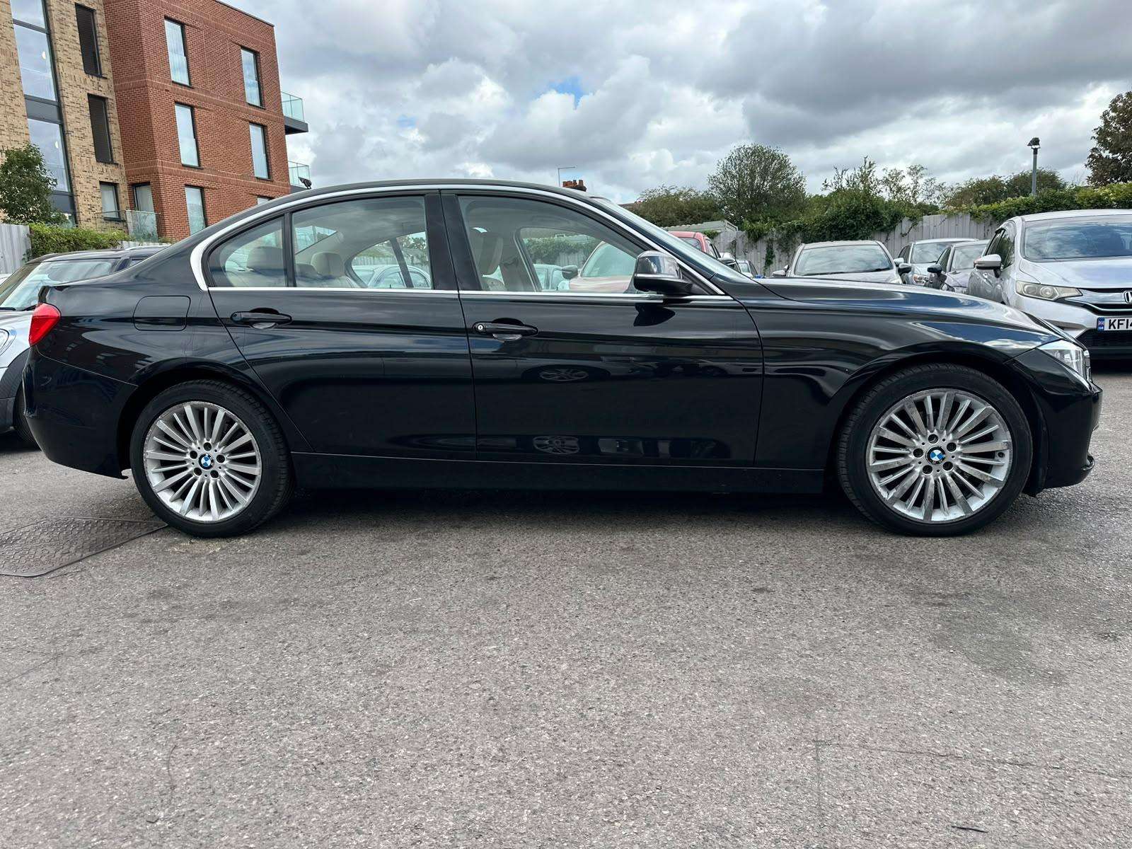 A 2014 BMW 3 SERIES 2.0 320i Luxury Saloon 4dr Petrol Auto xDrive Euro 6 (s/s) (184 ps) A 2014 BMW 3 SERIES 2.0 320i Luxury Saloon 4dr Petrol Auto xDrive Euro 6 (s/s) (184 ps)