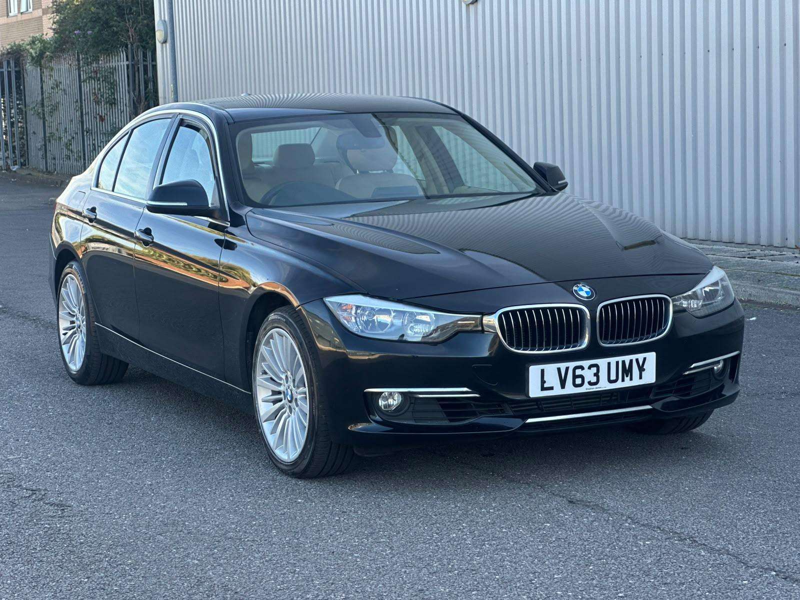 A 2014 BMW 3 SERIES 2.0 320i Luxury Saloon 4dr Petrol Auto xDrive Euro 6 (s/s) (184 ps) A 2014 BMW 3 SERIES 2.0 320i Luxury Saloon 4dr Petrol Auto xDrive Euro 6 (s/s) (184 ps)