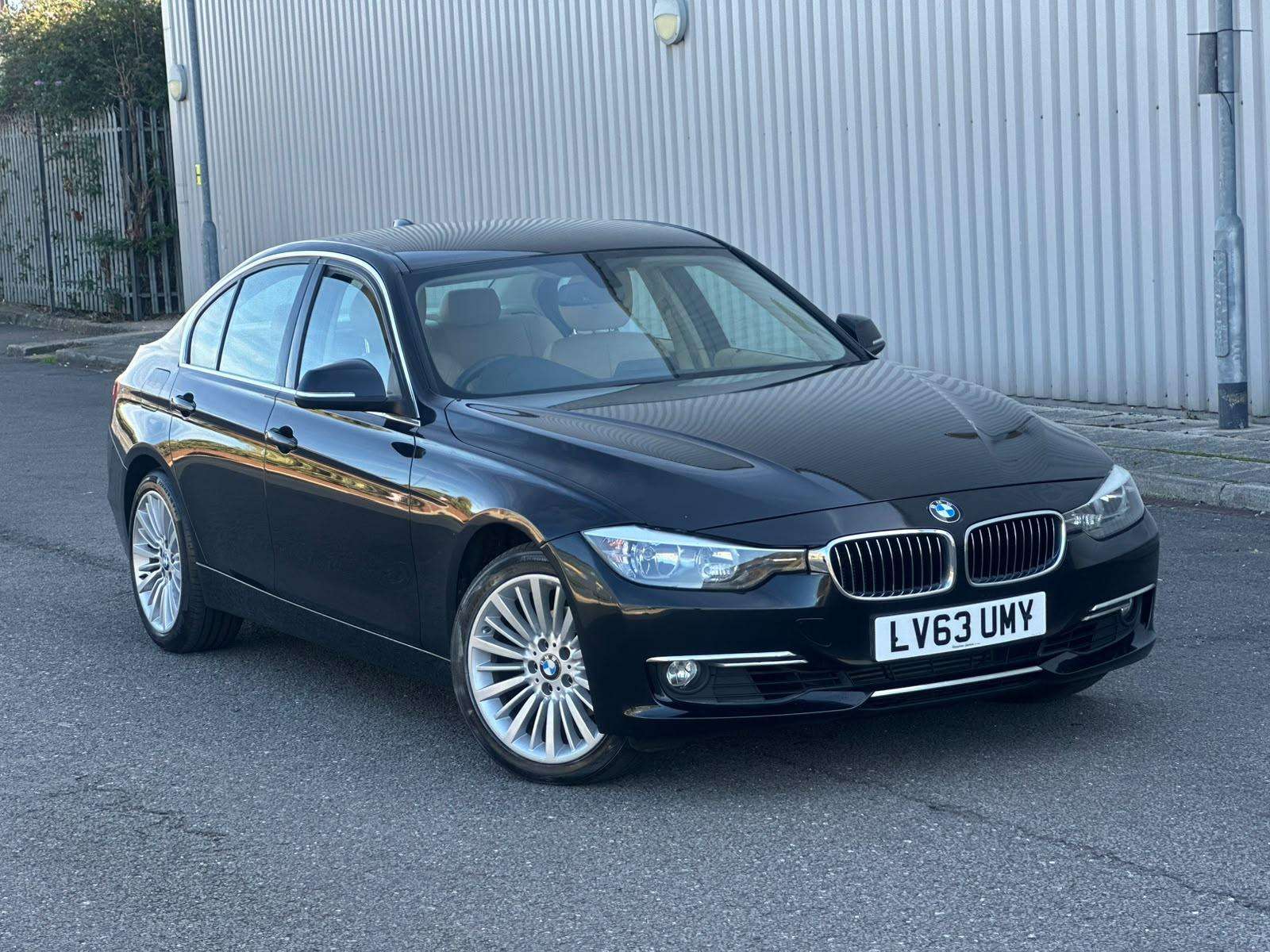 A 2014 BMW 3 SERIES 2.0 320i Luxury Saloon 4dr Petrol Auto xDrive Euro 6 (s/s) (184 ps) A 2014 BMW 3 SERIES 2.0 320i Luxury Saloon 4dr Petrol Auto xDrive Euro 6 (s/s) (184 ps)