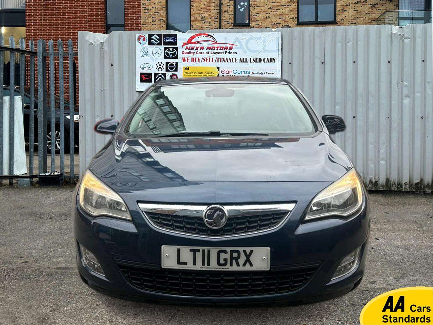 A 2011 VAUXHALL ASTRA 1.6 16v Elite Hatchback 5dr Petrol Easytronic Euro 5 (115 ps) A 2011 VAUXHALL ASTRA 1.6 16v Elite Hatchback 5dr Petrol Easytronic Euro 5 (115 ps)