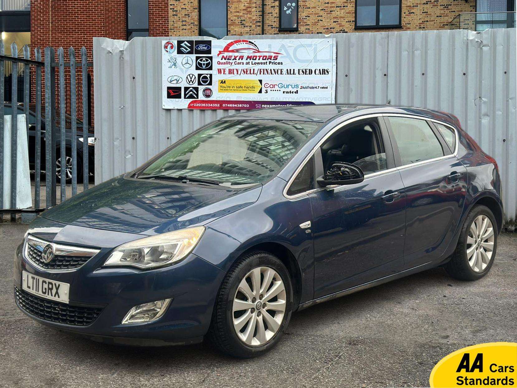 A 2011 VAUXHALL ASTRA 1.6 16v Elite Hatchback 5dr Petrol Easytronic Euro 5 (115 ps) A 2011 VAUXHALL ASTRA 1.6 16v Elite Hatchback 5dr Petrol Easytronic Euro 5 (115 ps)