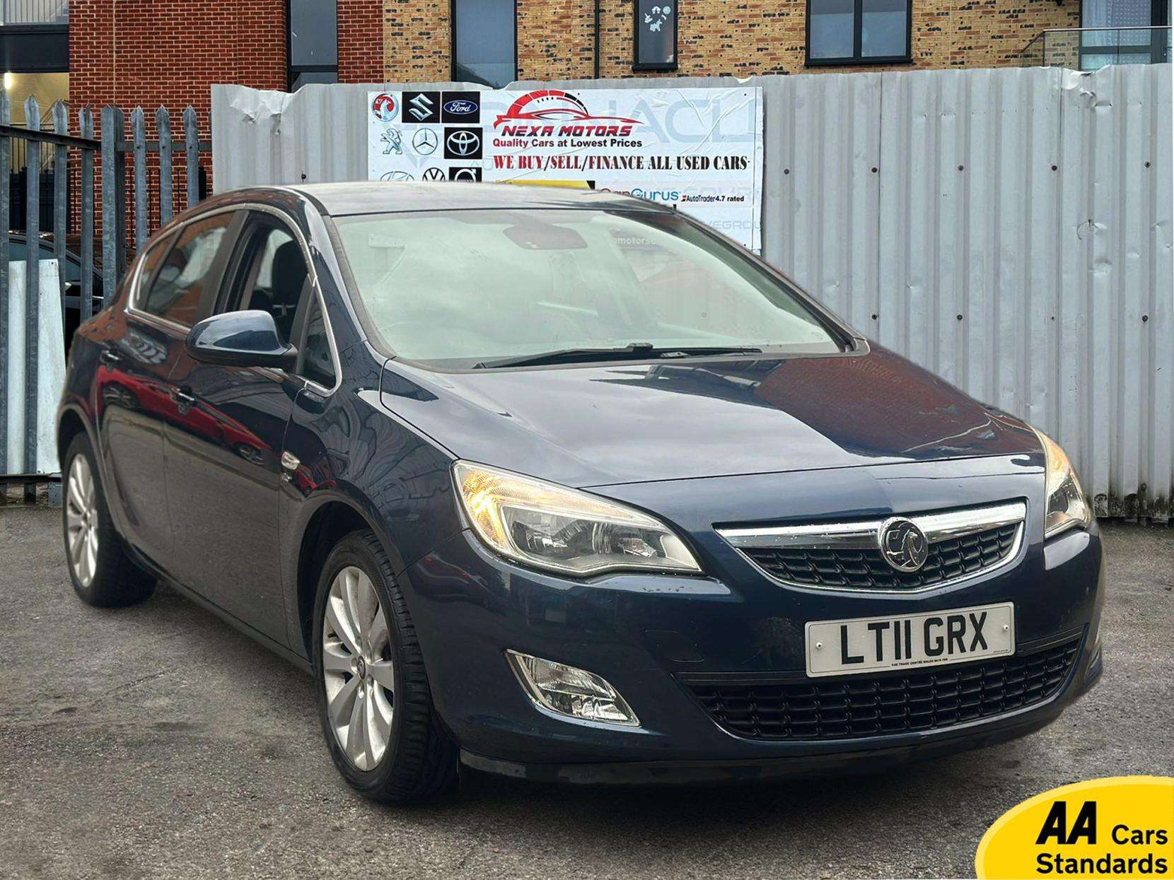 A 2011 VAUXHALL ASTRA 1.6 16v Elite Hatchback 5dr Petrol Easytronic Euro 5 (115 ps) A 2011 VAUXHALL ASTRA 1.6 16v Elite Hatchback 5dr Petrol Easytronic Euro 5 (115 ps)