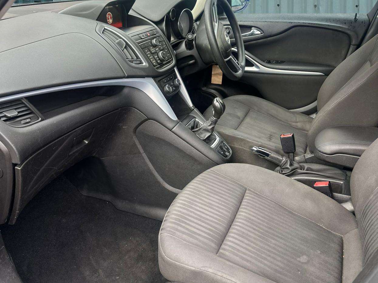 2015 VAUXHALL ZAFIRA TOURER 2015 VAUXHALL ZAFIRA TOURER