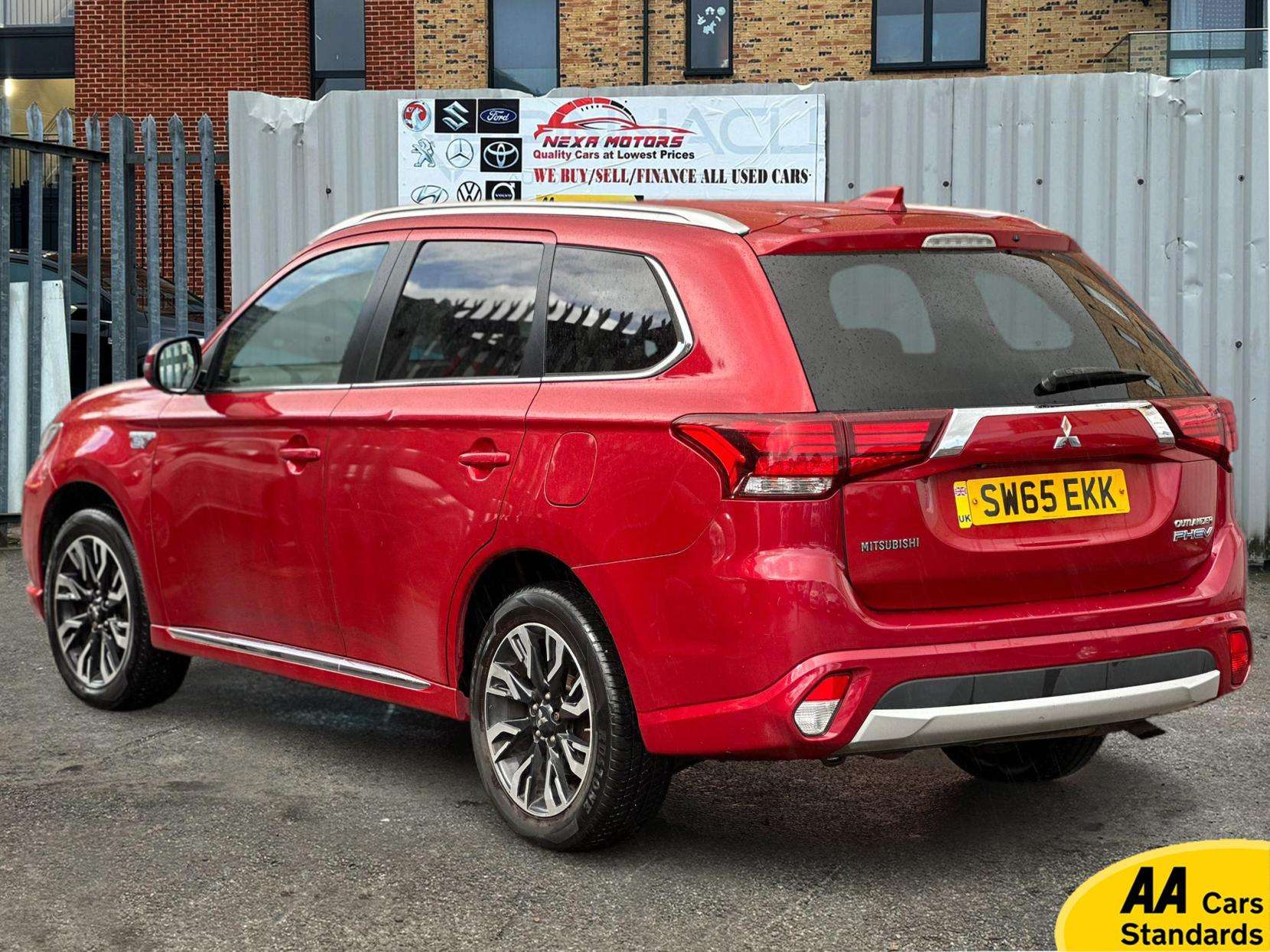 A 2015 MITSUBISHI OUTLANDER 2.0h 12kWh GX4h SUV 5dr Petrol Plug-in Hybrid CVT 4WD Euro 6 (s/s) (200 ps) A 2015 MITSUBISHI OUTLANDER 2.0h 12kWh GX4h SUV 5dr Petrol Plug-in Hybrid CVT 4WD Euro 6 (s/s) (200 ps)