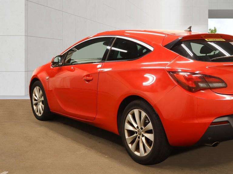 A 2015 VAUXHALL ASTRA GTC 1.4i Turbo SRi Coupe 3dr Petrol Auto Euro 6 (140 ps) A 2015 VAUXHALL ASTRA GTC 1.4i Turbo SRi Coupe 3dr Petrol Auto Euro 6 (140 ps)