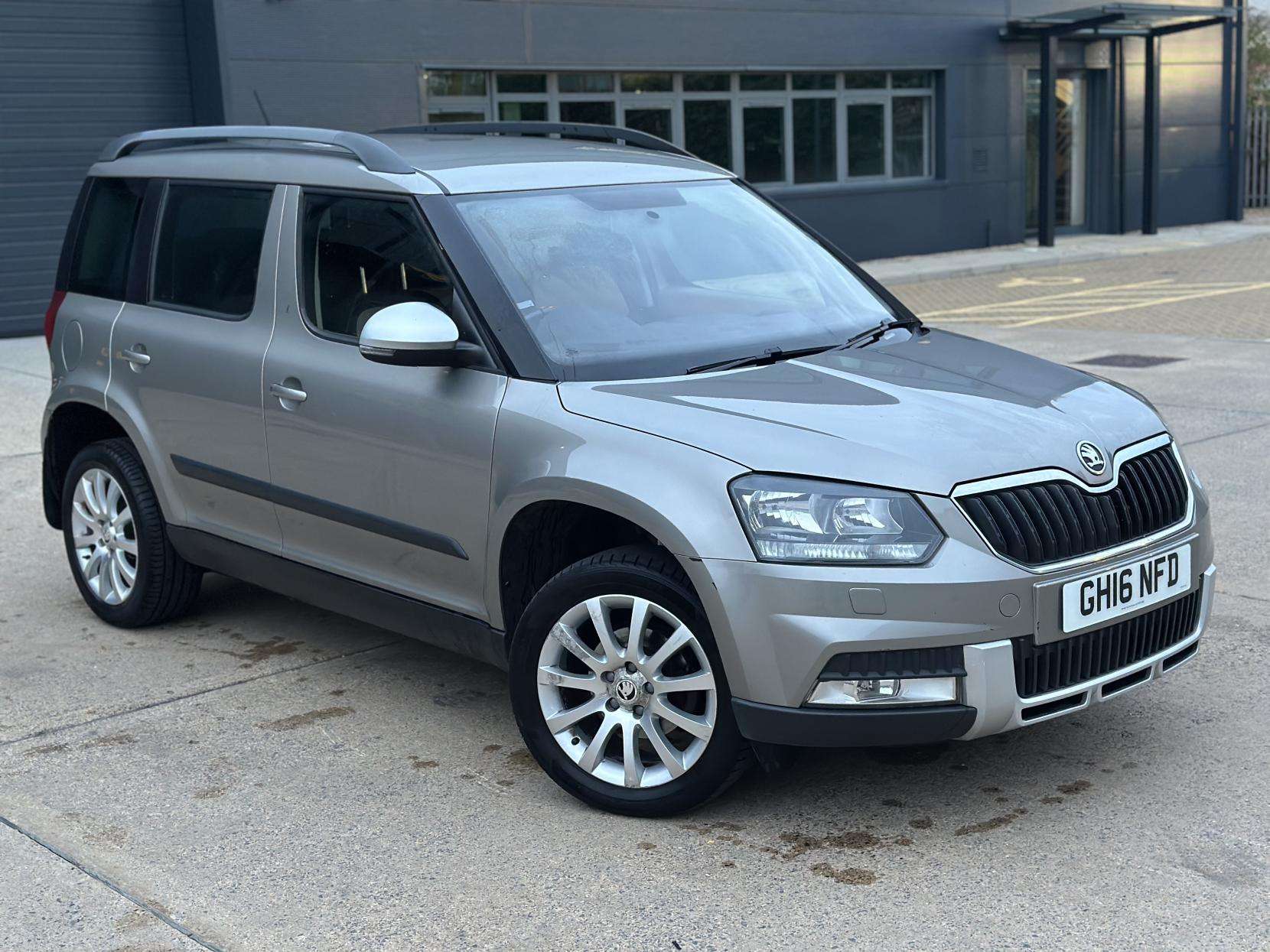 A 2016 SKODA YETI 1.2 TSI SE Outdoor 5dr Petrol DSG Euro 6 (s/s) (110 ps) A 2016 SKODA YETI 1.2 TSI SE Outdoor 5dr Petrol DSG Euro 6 (s/s) (110 ps)
