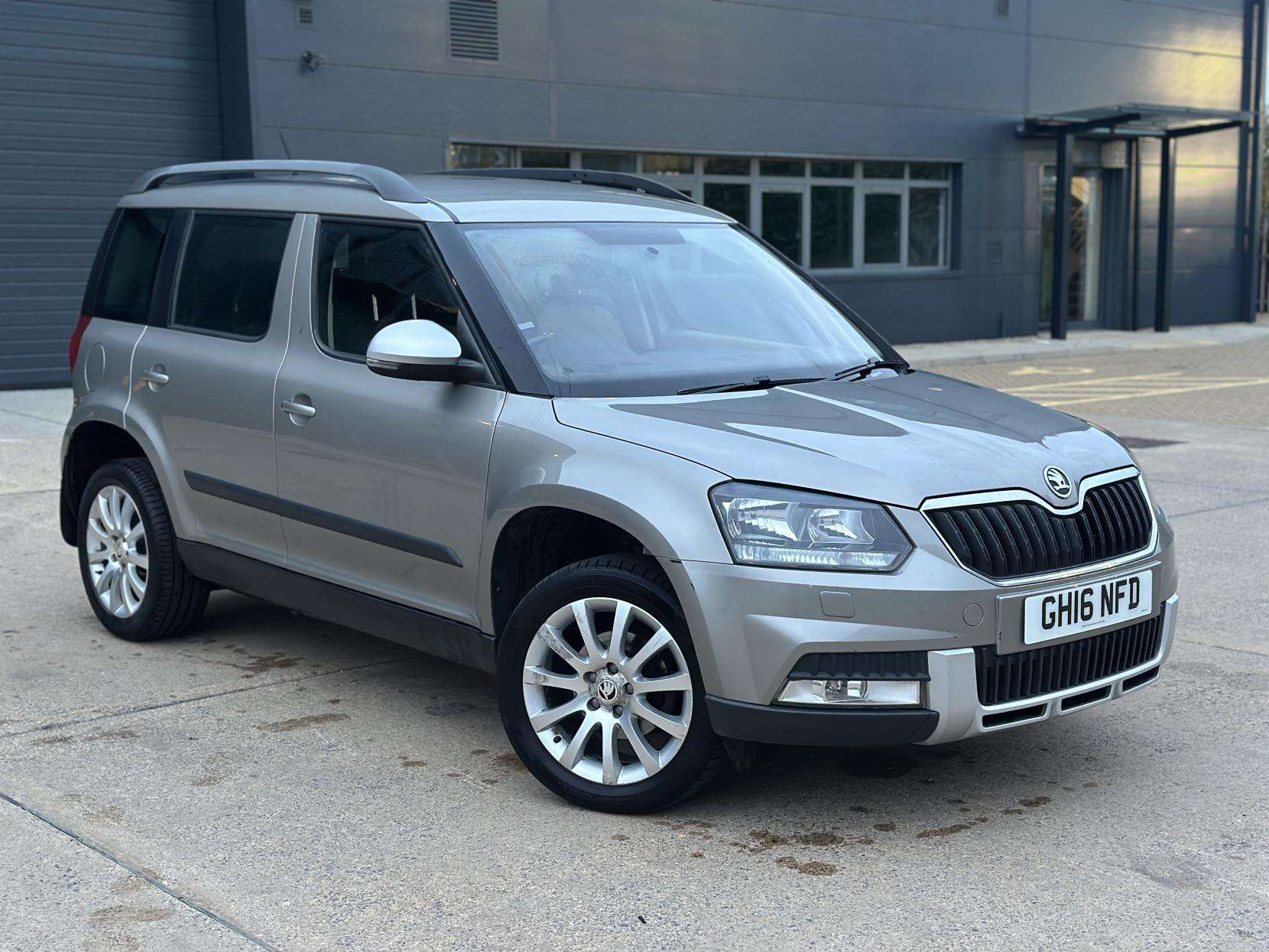 A 2016 SKODA YETI 1.2 TSI SE Outdoor 5dr Petrol DSG Euro 6 (s/s) (110 ps) A 2016 SKODA YETI 1.2 TSI SE Outdoor 5dr Petrol DSG Euro 6 (s/s) (110 ps)