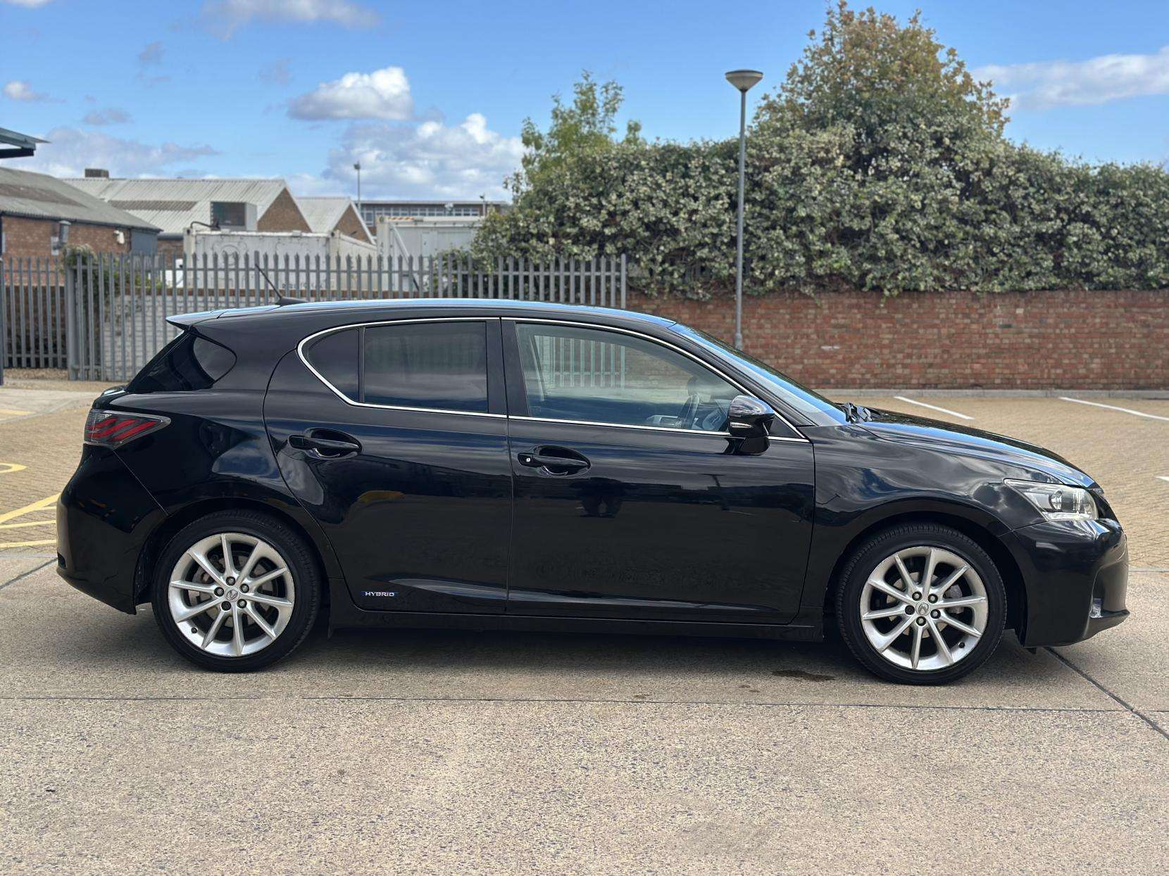 A 2011 LEXUS CT 1.8 200h SE-I Hatchback 5dr Petrol Hybrid CVT Euro 5 (s/s) (136 ps) A 2011 LEXUS CT 1.8 200h SE-I Hatchback 5dr Petrol Hybrid CVT Euro 5 (s/s) (136 ps)