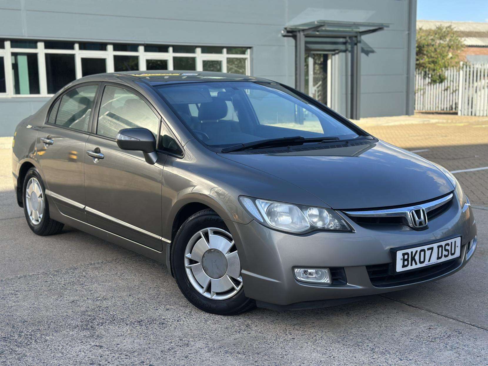 A 2007 HONDA CIVIC 1.3 IMA ES Saloon 4dr Petrol Hybrid Automatic (109 g/km, 93 bhp) A 2007 HONDA CIVIC 1.3 IMA ES Saloon 4dr Petrol Hybrid Automatic (109 g/km, 93 bhp)