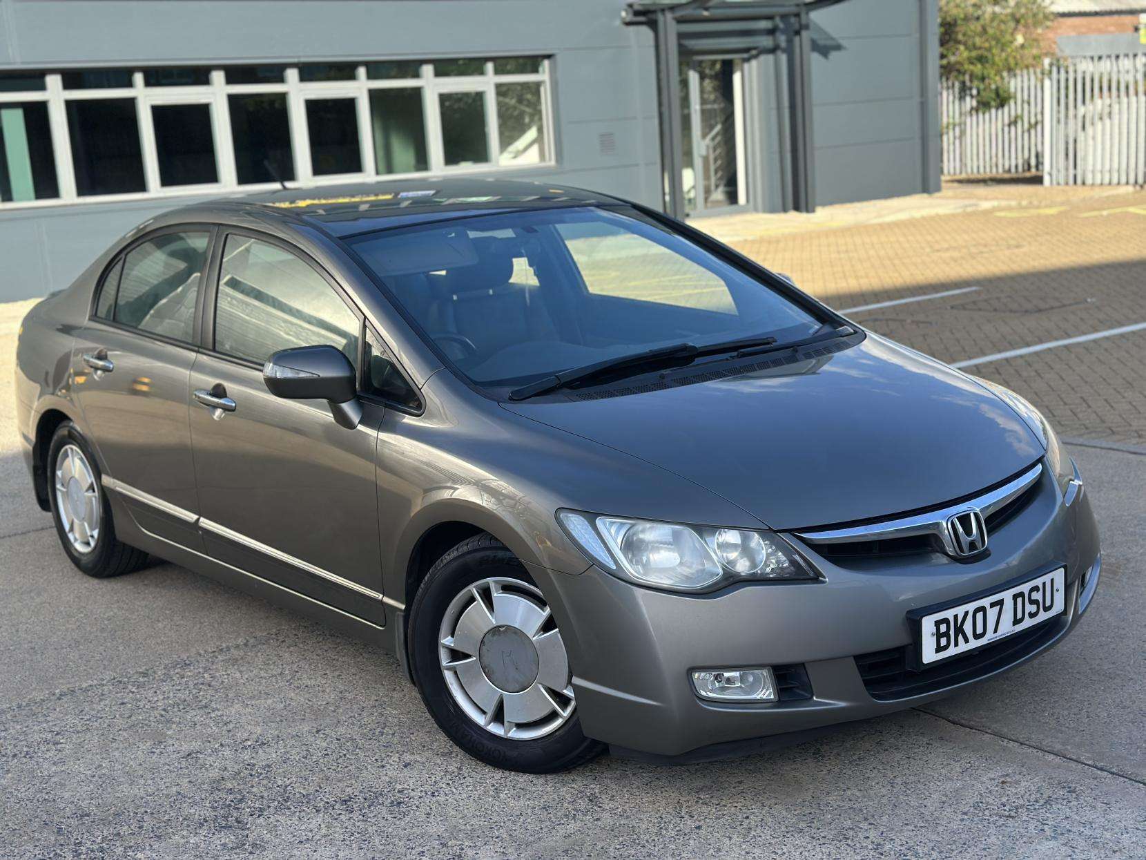 A 2007 HONDA CIVIC 1.3 IMA ES Saloon 4dr Petrol Hybrid Automatic (109 g/km, 93 bhp) A 2007 HONDA CIVIC 1.3 IMA ES Saloon 4dr Petrol Hybrid Automatic (109 g/km, 93 bhp)