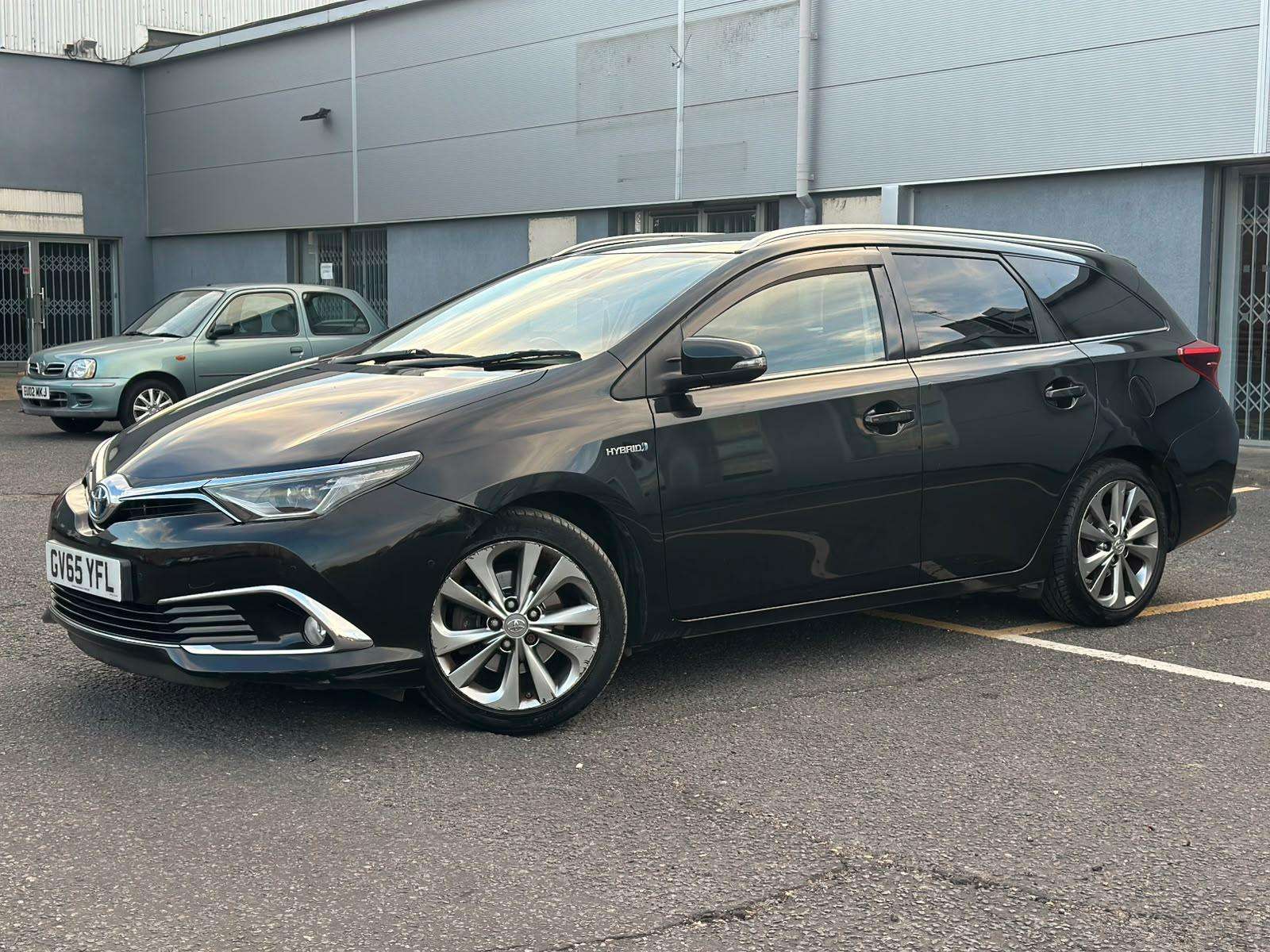 A 2015 TOYOTA AURIS 1.8 VVT-h Excel Touring Sports 5dr Petrol Hybrid CVT Euro 6 (s/s) (Safety Sense) (136 ps) A 2015 TOYOTA AURIS 1.8 VVT-h Excel Touring Sports 5dr Petrol Hybrid CVT Euro 6 (s/s) (Safety Sense) (136 ps)