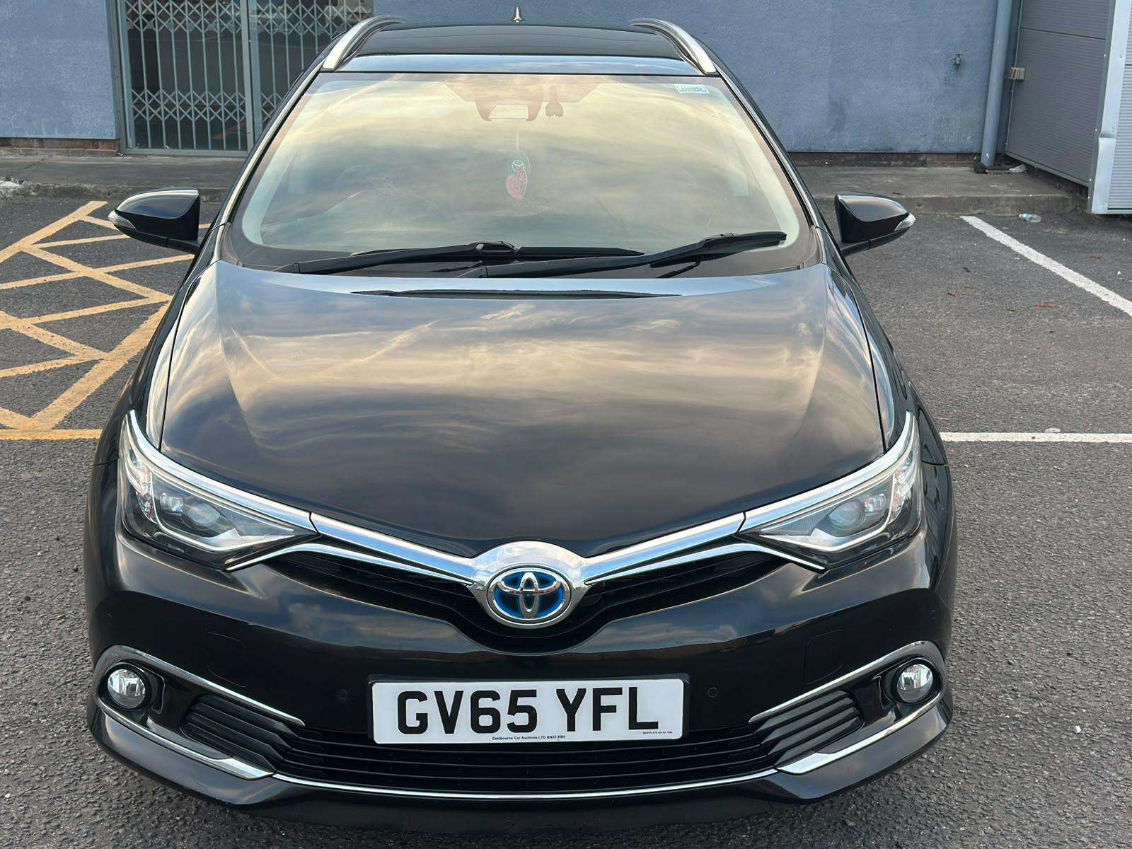 A 2015 TOYOTA AURIS 1.8 VVT-h Excel Touring Sports 5dr Petrol Hybrid CVT Euro 6 (s/s) (Safety Sense) (136 ps) A 2015 TOYOTA AURIS 1.8 VVT-h Excel Touring Sports 5dr Petrol Hybrid CVT Euro 6 (s/s) (Safety Sense) (136 ps)
