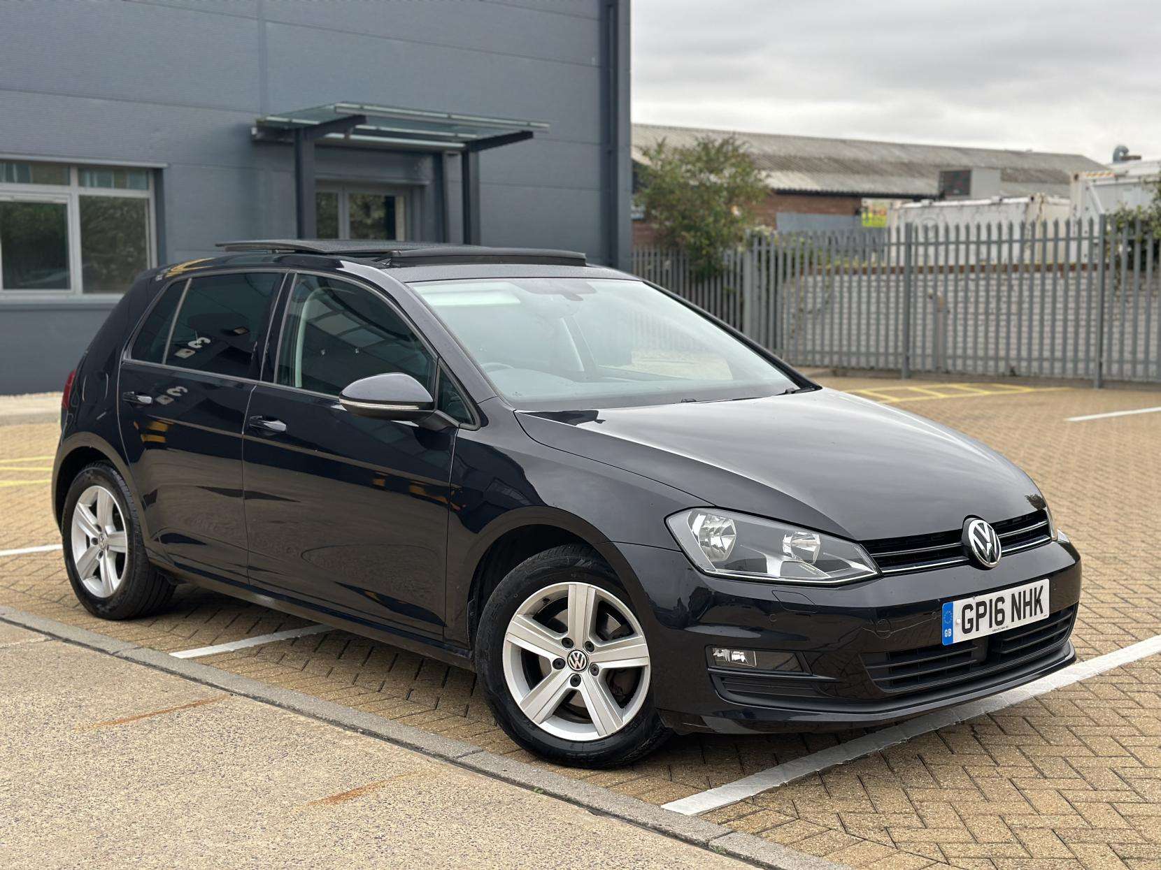 A 2016 VOLKSWAGEN GOLF 1.4 TSI BlueMotion Tech Match Edition Hatchback 5dr Petrol DSG Euro 6 (s/s) (125 ps) A 2016 VOLKSWAGEN GOLF 1.4 TSI BlueMotion Tech Match Edition Hatchback 5dr Petrol DSG Euro 6 (s/s) (125 ps)