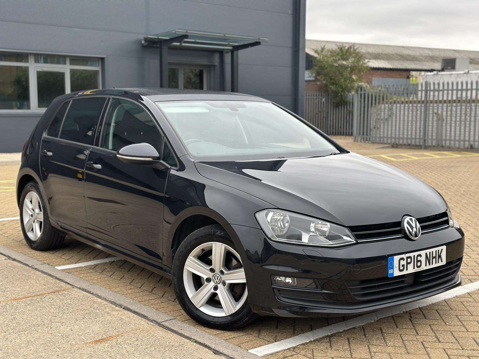 A 2016 VOLKSWAGEN GOLF 1.4 TSI BlueMotion Tech Match Edition Hatchback 5dr Petrol DSG Euro 6 (s/s) (125 ps) A 2016 VOLKSWAGEN GOLF 1.4 TSI BlueMotion Tech Match Edition Hatchback 5dr Petrol DSG Euro 6 (s/s) (125 ps)