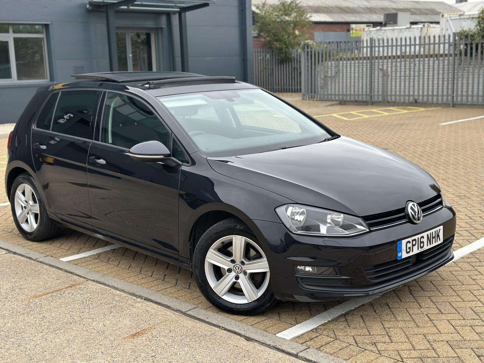 A 2016 VOLKSWAGEN GOLF 1.4 TSI BlueMotion Tech Match Edition Hatchback 5dr Petrol DSG Euro 6 (s/s) (125 ps) A 2016 VOLKSWAGEN GOLF 1.4 TSI BlueMotion Tech Match Edition Hatchback 5dr Petrol DSG Euro 6 (s/s) (125 ps)