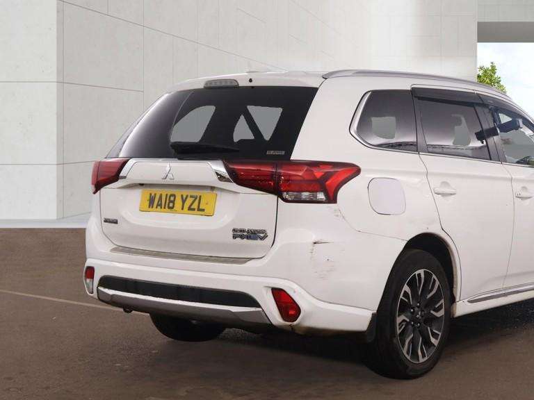 A 2018 MITSUBISHI OUTLANDER 2.0h 12kWh 4h SUV 5dr Petrol Plug-in Hybrid CVT 4WD Euro 6 (s/s) (200 ps) A 2018 MITSUBISHI OUTLANDER 2.0h 12kWh 4h SUV 5dr Petrol Plug-in Hybrid CVT 4WD Euro 6 (s/s) (200 ps)