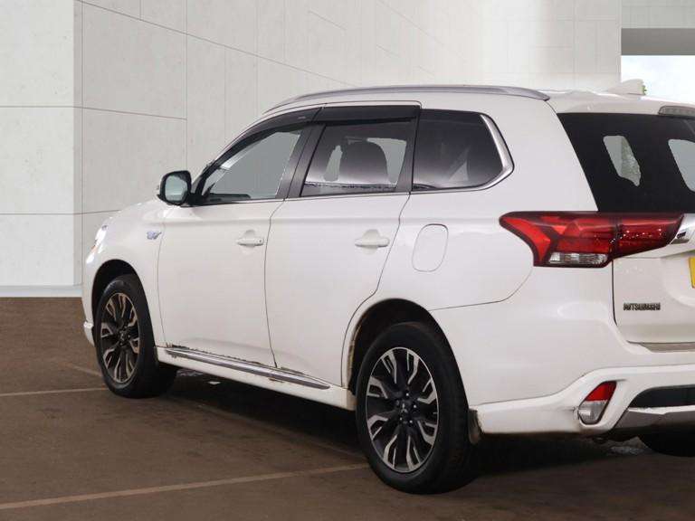 A 2018 MITSUBISHI OUTLANDER 2.0h 12kWh 4h SUV 5dr Petrol Plug-in Hybrid CVT 4WD Euro 6 (s/s) (200 ps) A 2018 MITSUBISHI OUTLANDER 2.0h 12kWh 4h SUV 5dr Petrol Plug-in Hybrid CVT 4WD Euro 6 (s/s) (200 ps)