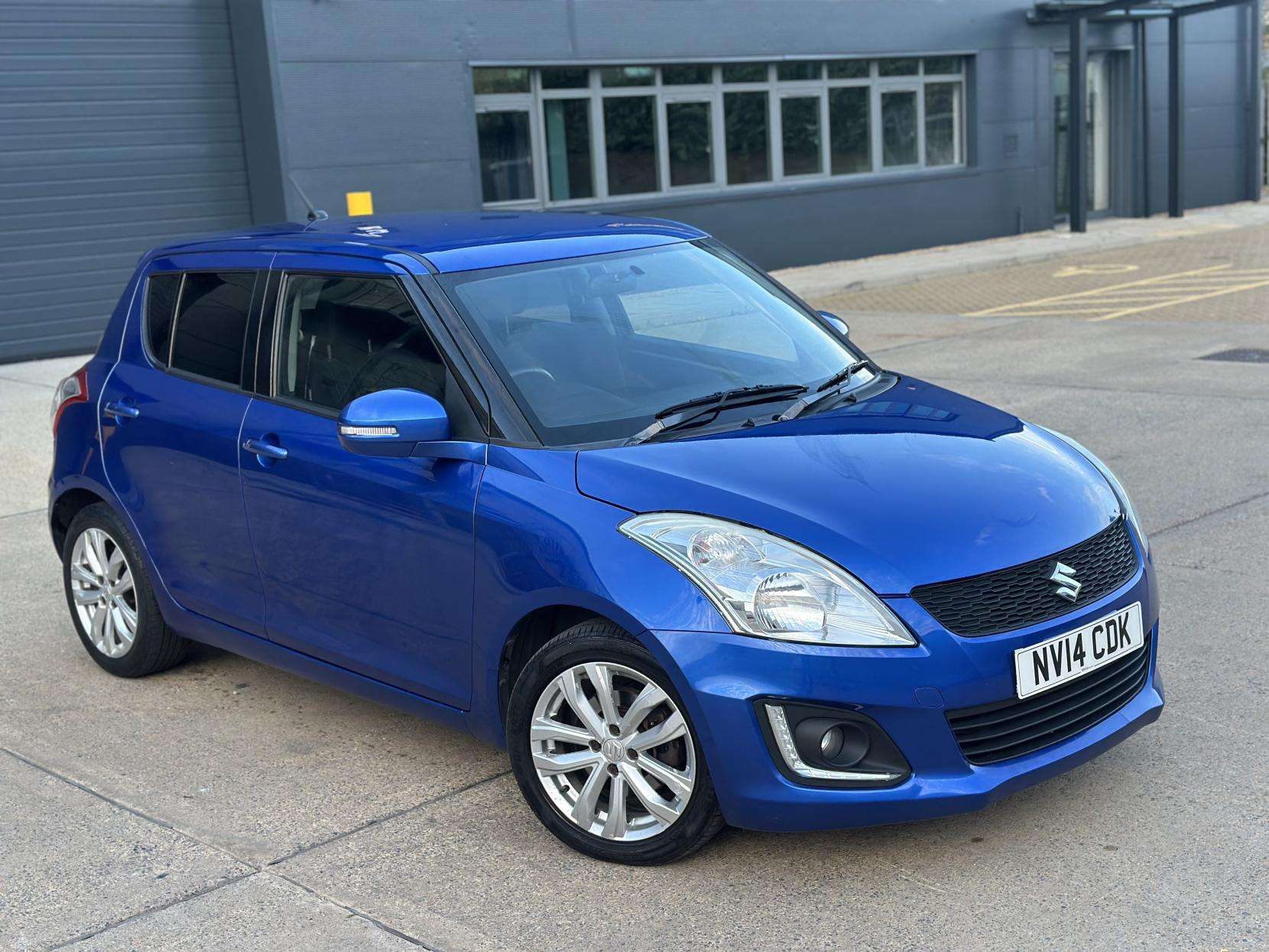 A 2014 SUZUKI SWIFT 1.2 SZ4 Hatchback 5dr Petrol Auto Euro 5 (94 ps) A 2014 SUZUKI SWIFT 1.2 SZ4 Hatchback 5dr Petrol Auto Euro 5 (94 ps)