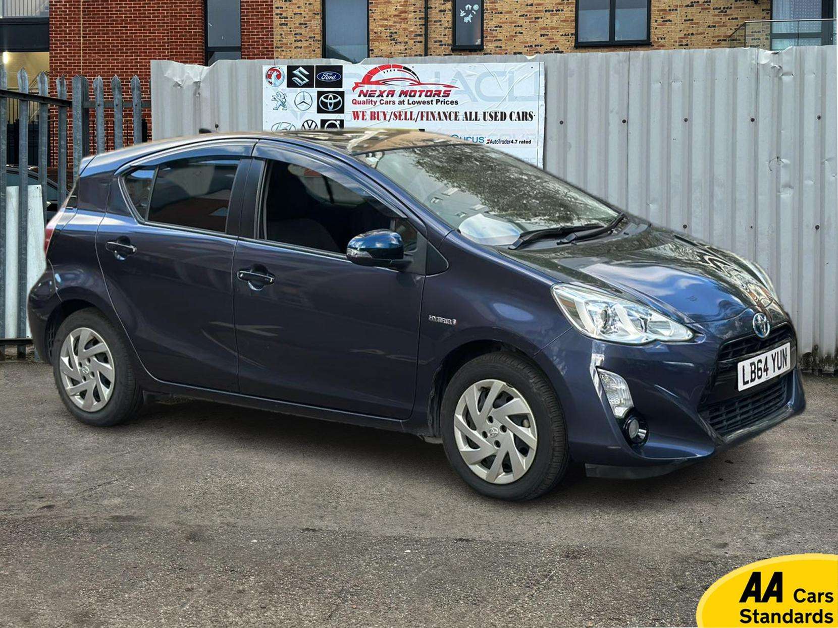A 2015 TOYOTA YARIS A 2015 TOYOTA YARIS